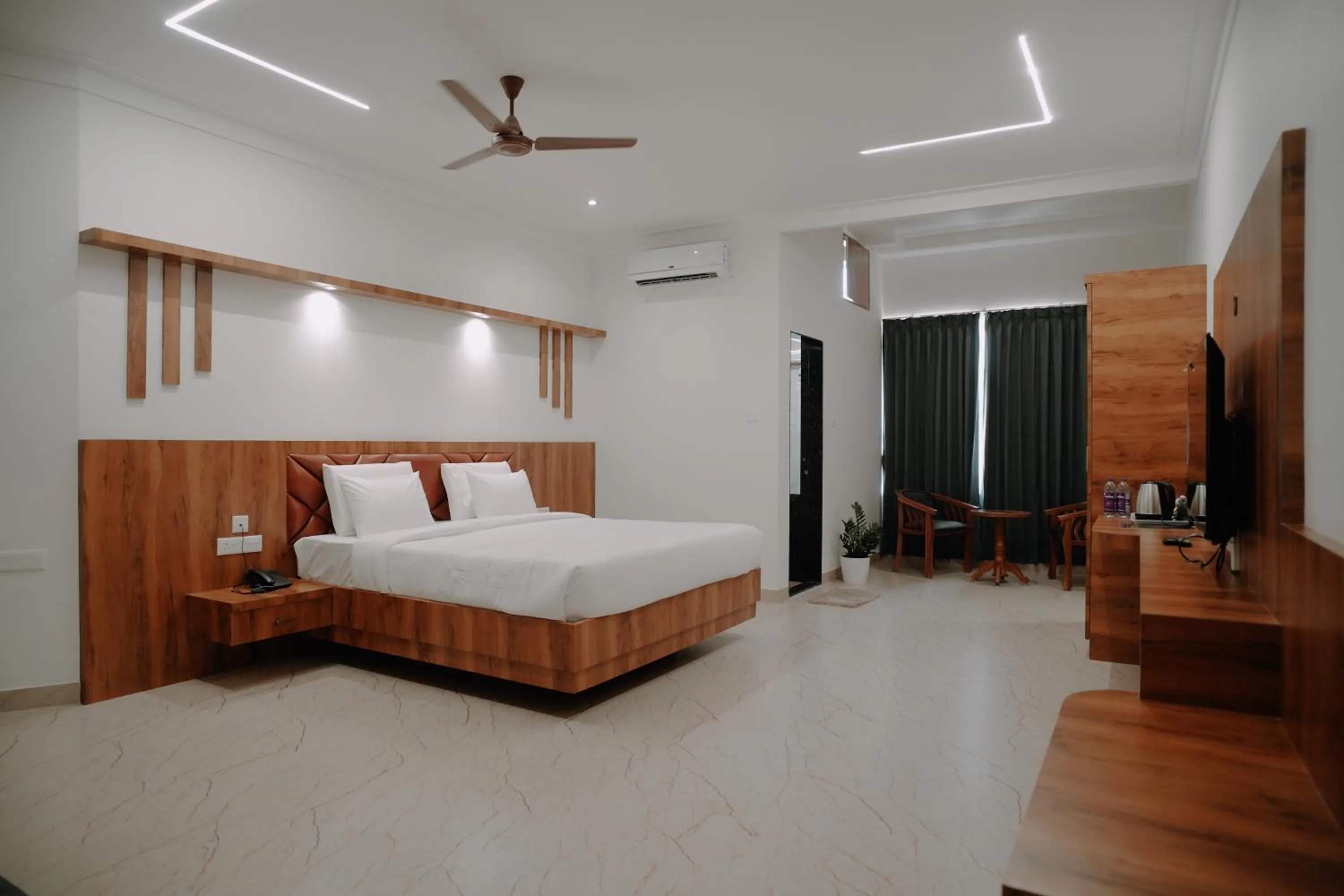 Deluxe Room in Shambhavi Hotel And Convention Centre