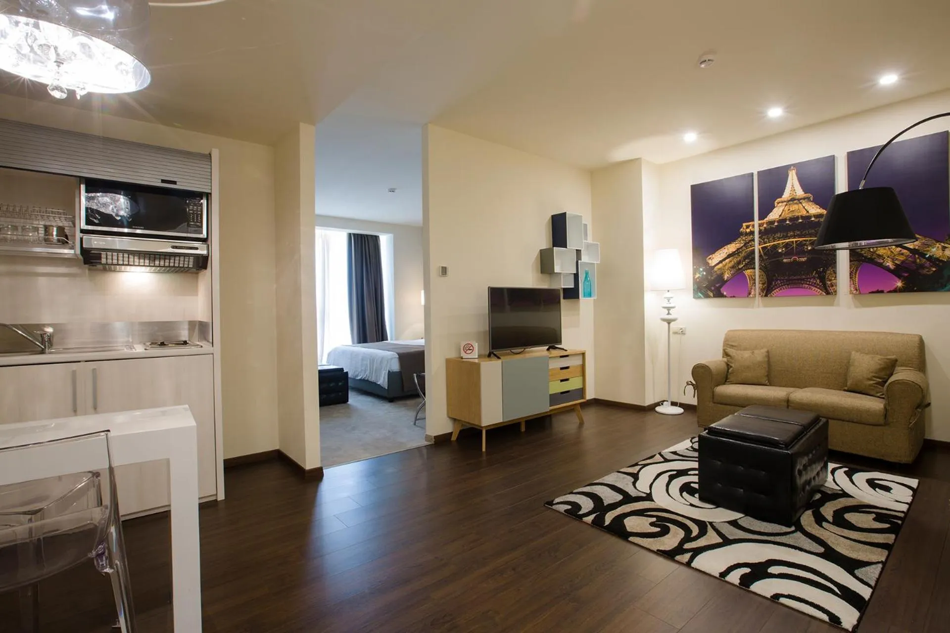 Kitchen or kitchenette in Opera Suite Hotel