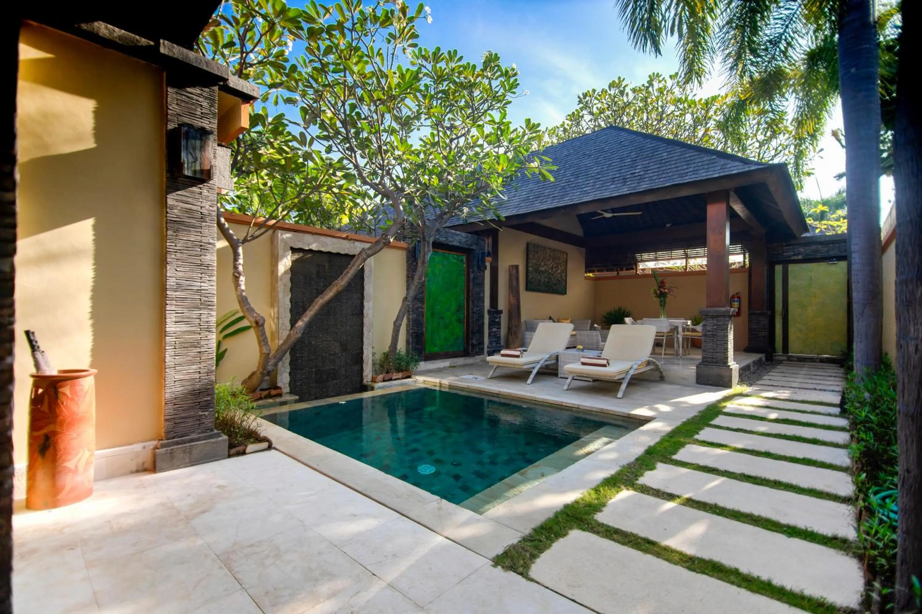 Pool view in Pearl of Trawangan