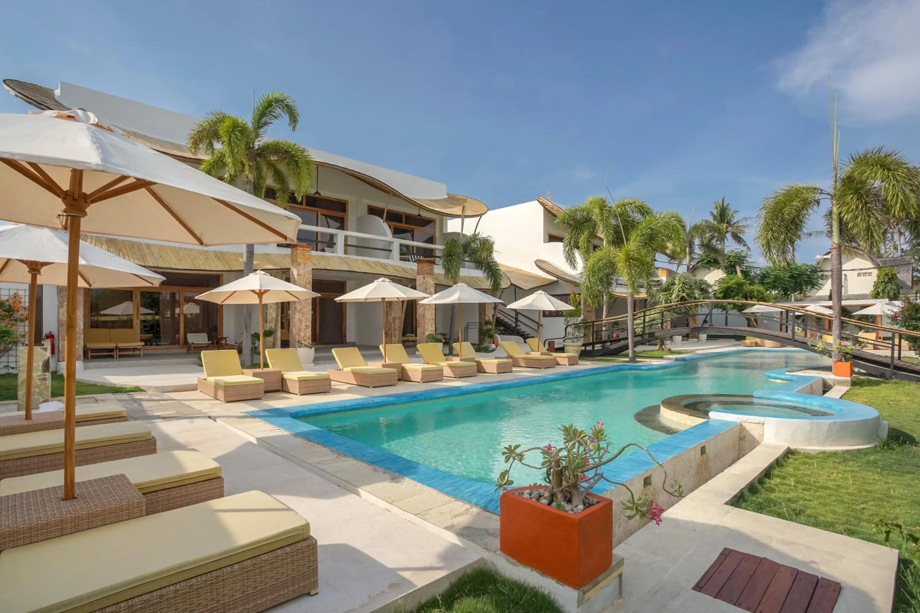 Swimming pool in Pearl of Trawangan