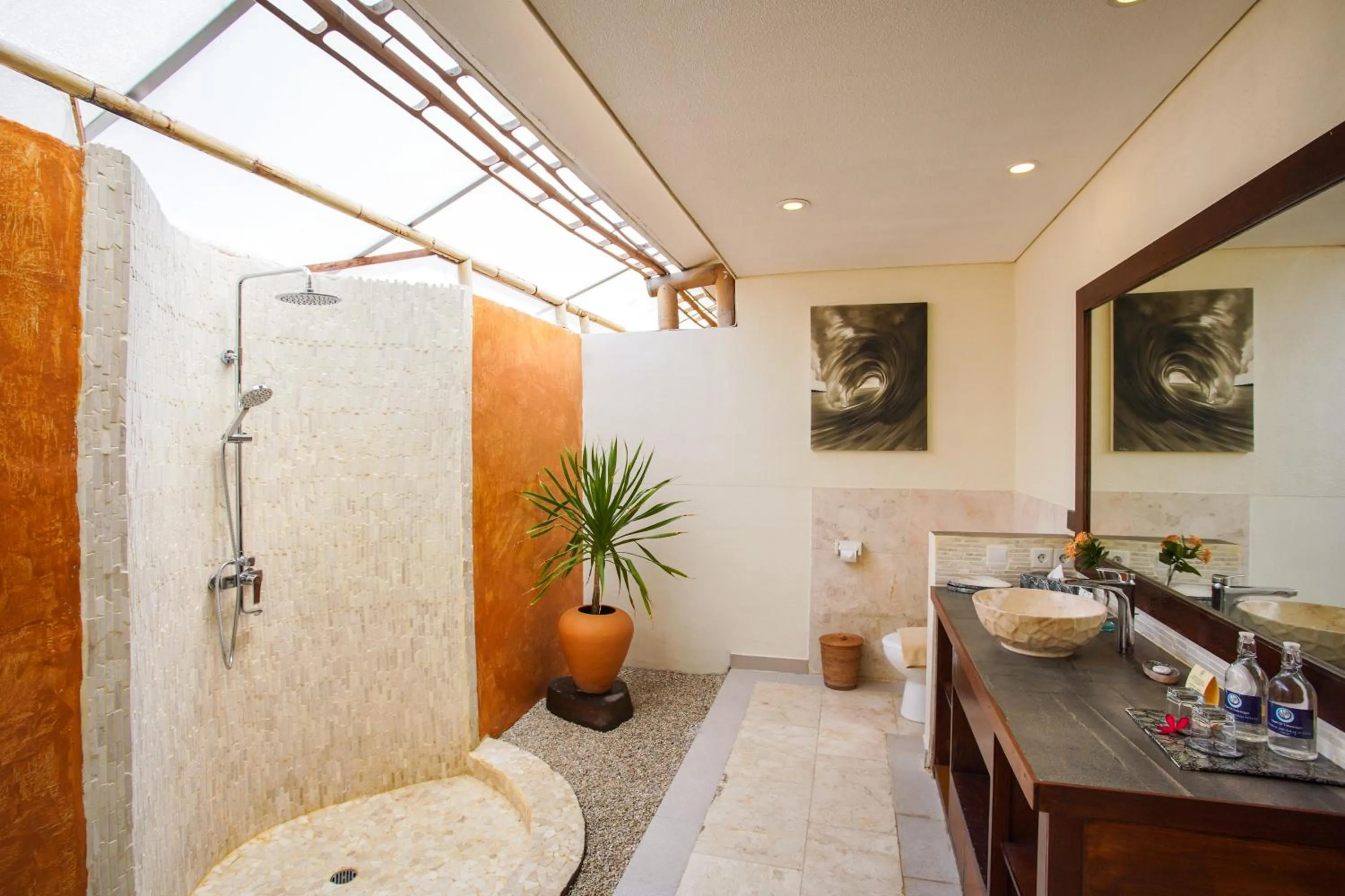 Bathroom in Pearl of Trawangan