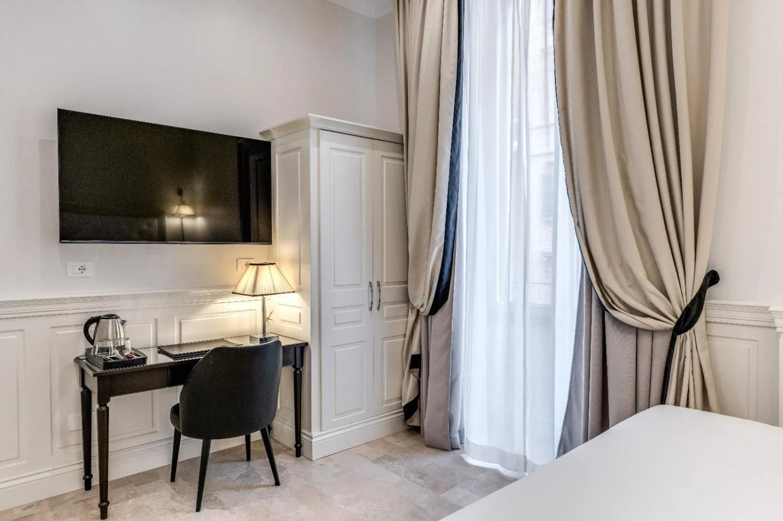 View (from property/room), Bed in ACA Hotel Viminale