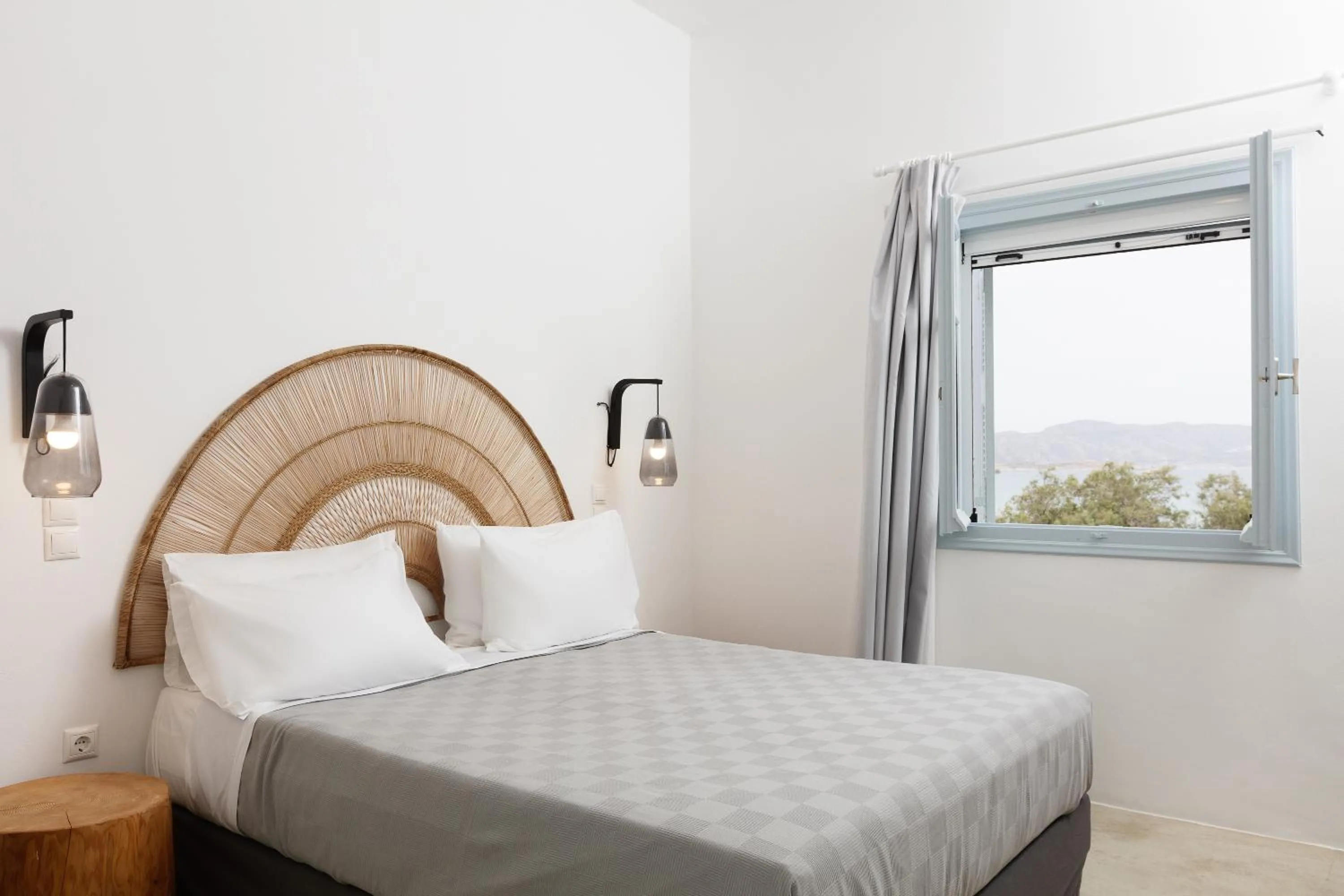 Bed in Bonatsa Beach House