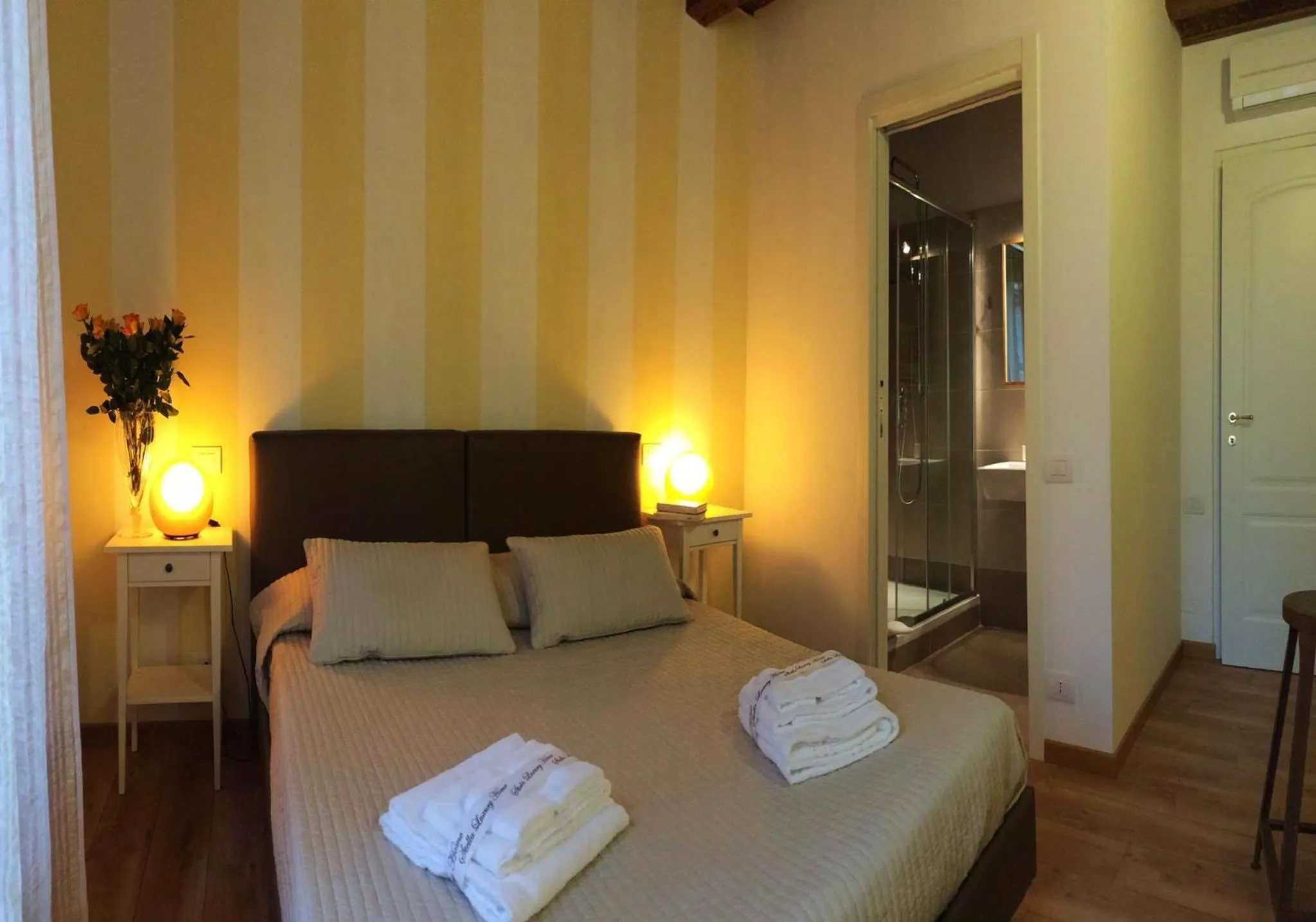 Bathroom, Bed in Stella Luxury Home