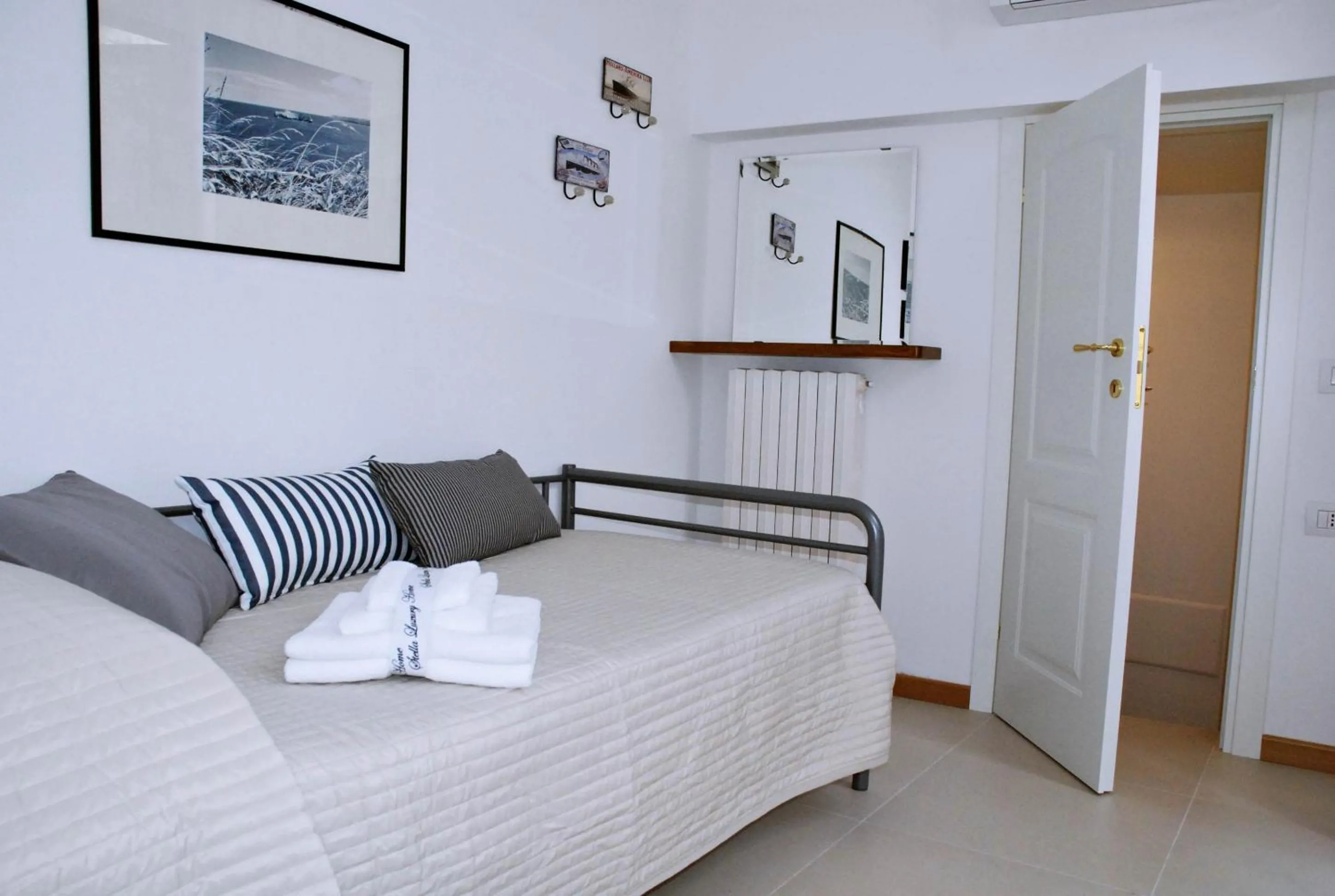 Photo of the whole room, Bed in Stella Luxury Home