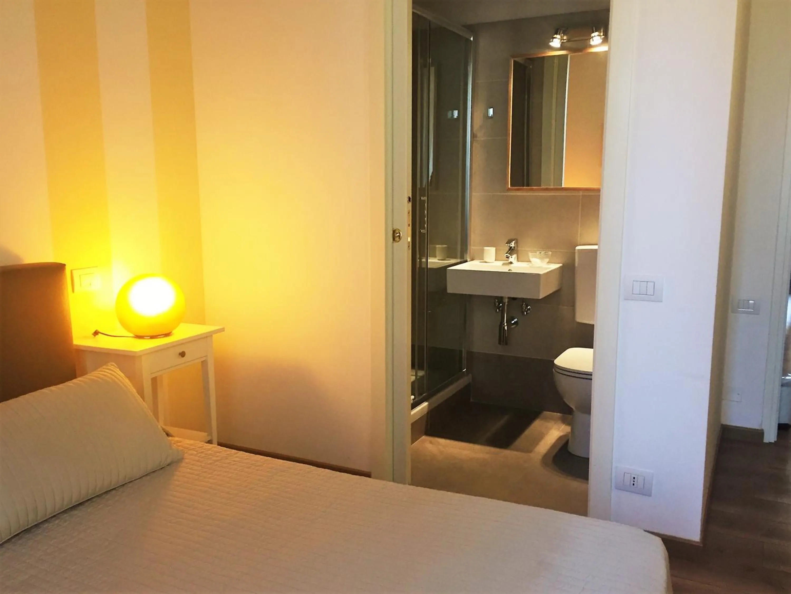 Bathroom, Bed in Stella Luxury Home