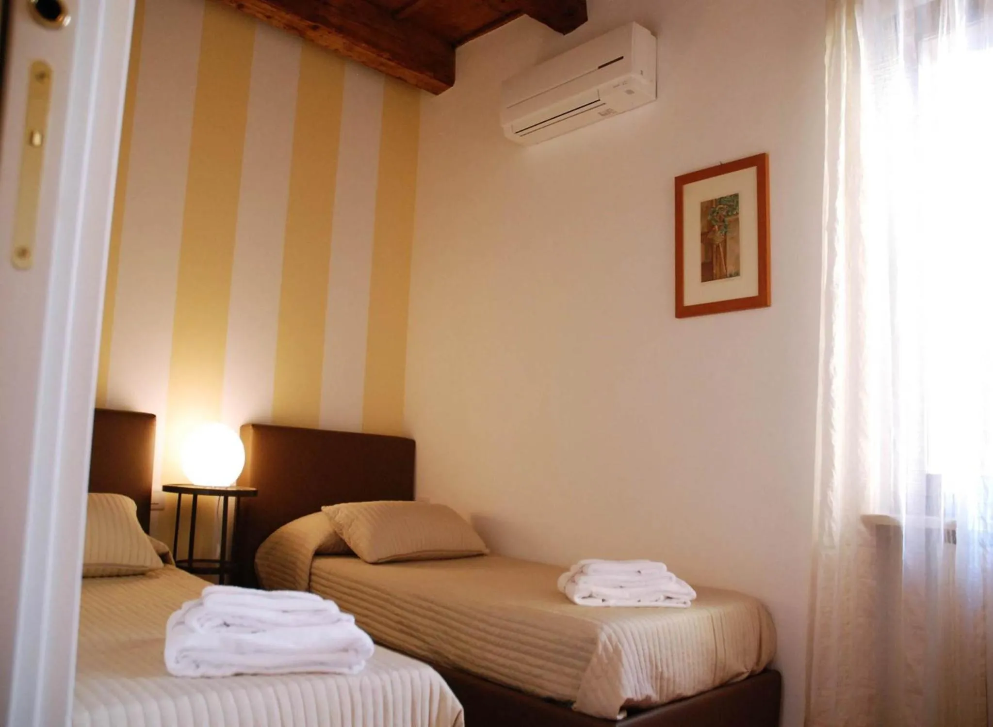 Photo of the whole room, Bed in Stella Luxury Home