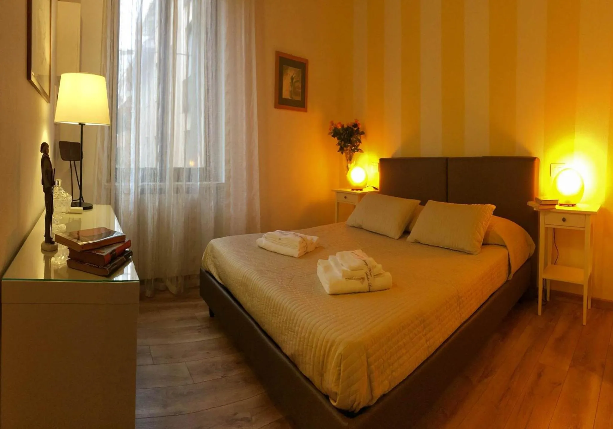 Photo of the whole room, Bed in Stella Luxury Home