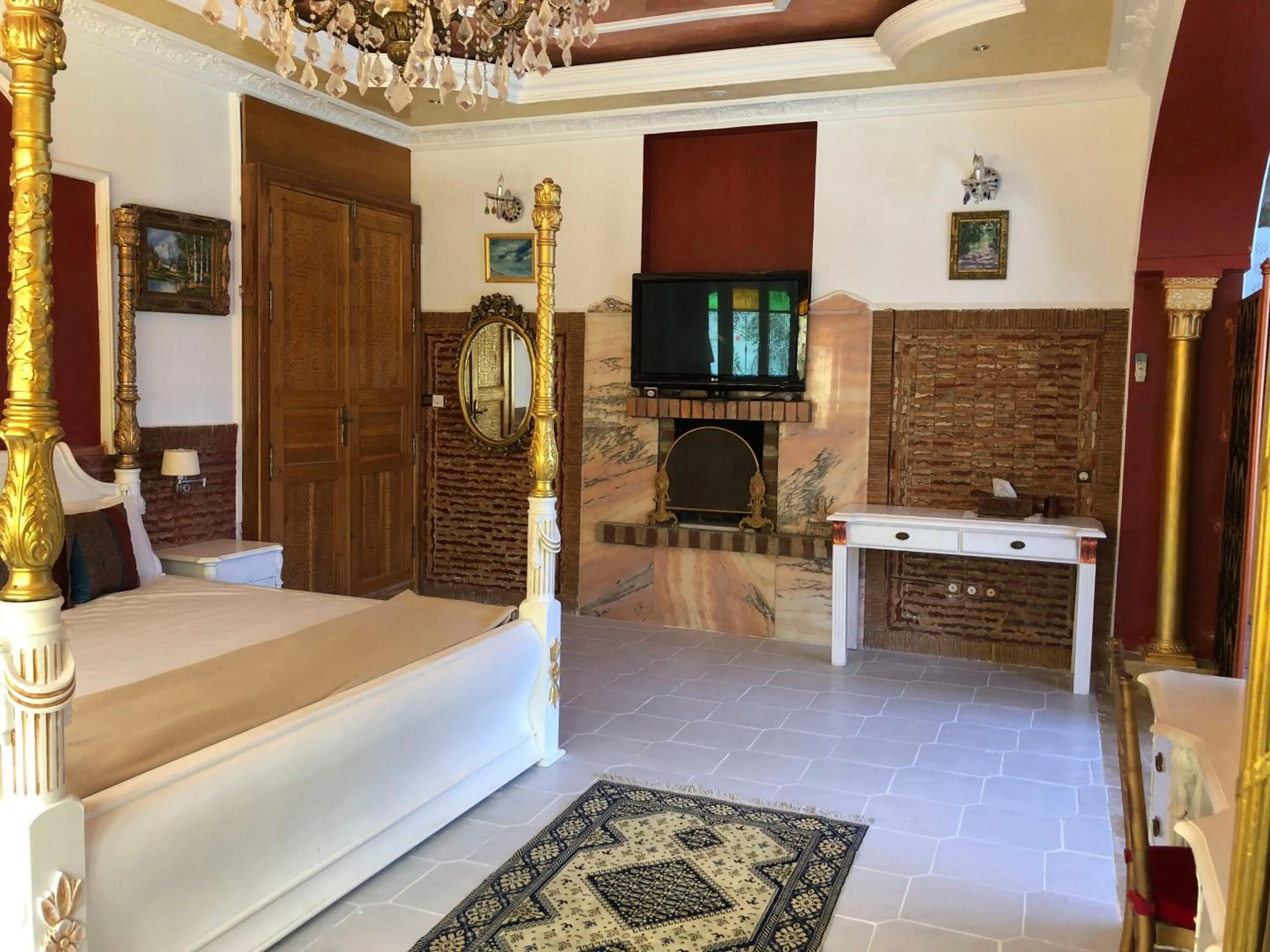 Bathroom, Bed in Malabata Guest House