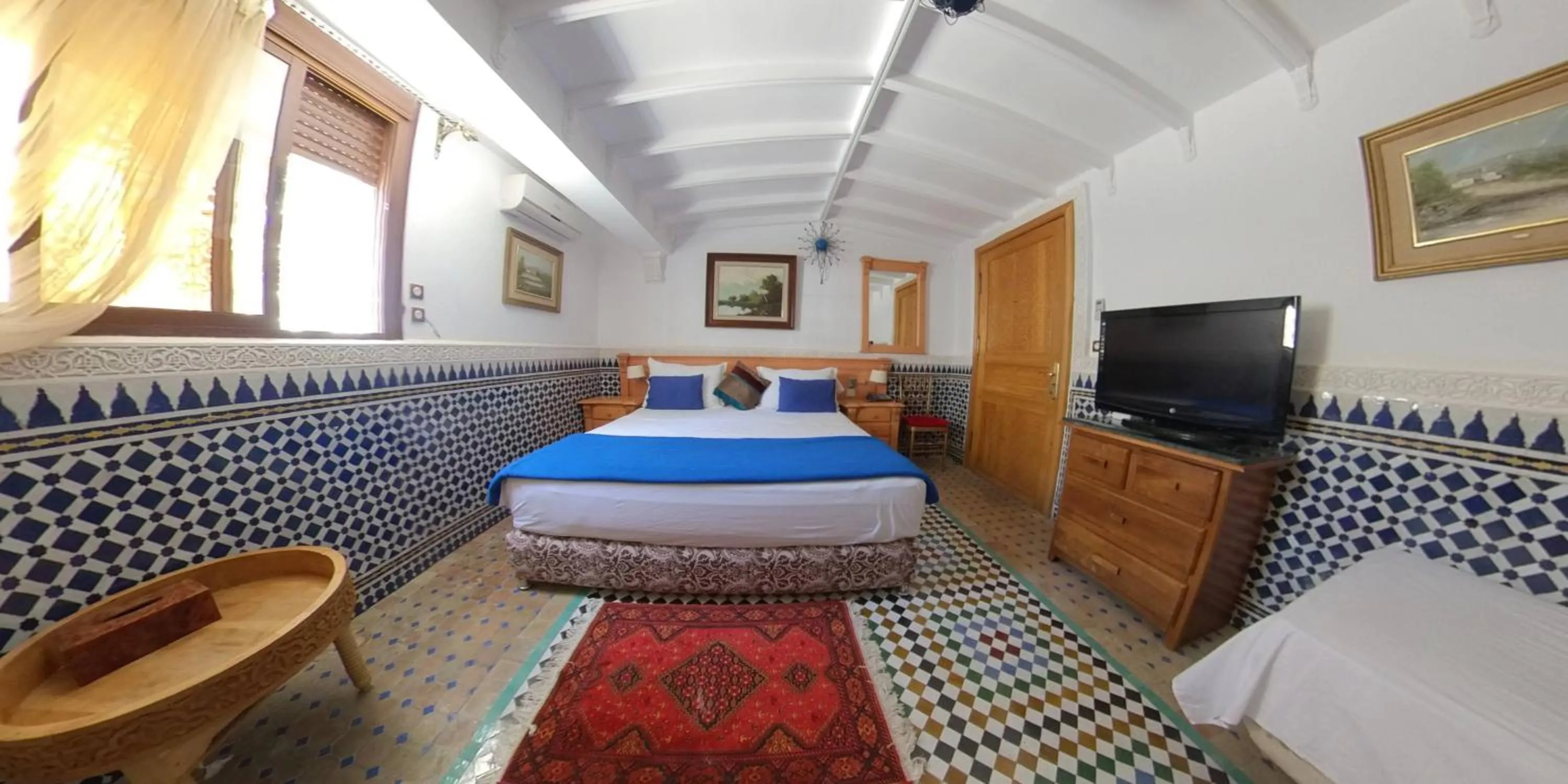 Photo of the whole room, Bed in Malabata Guest House