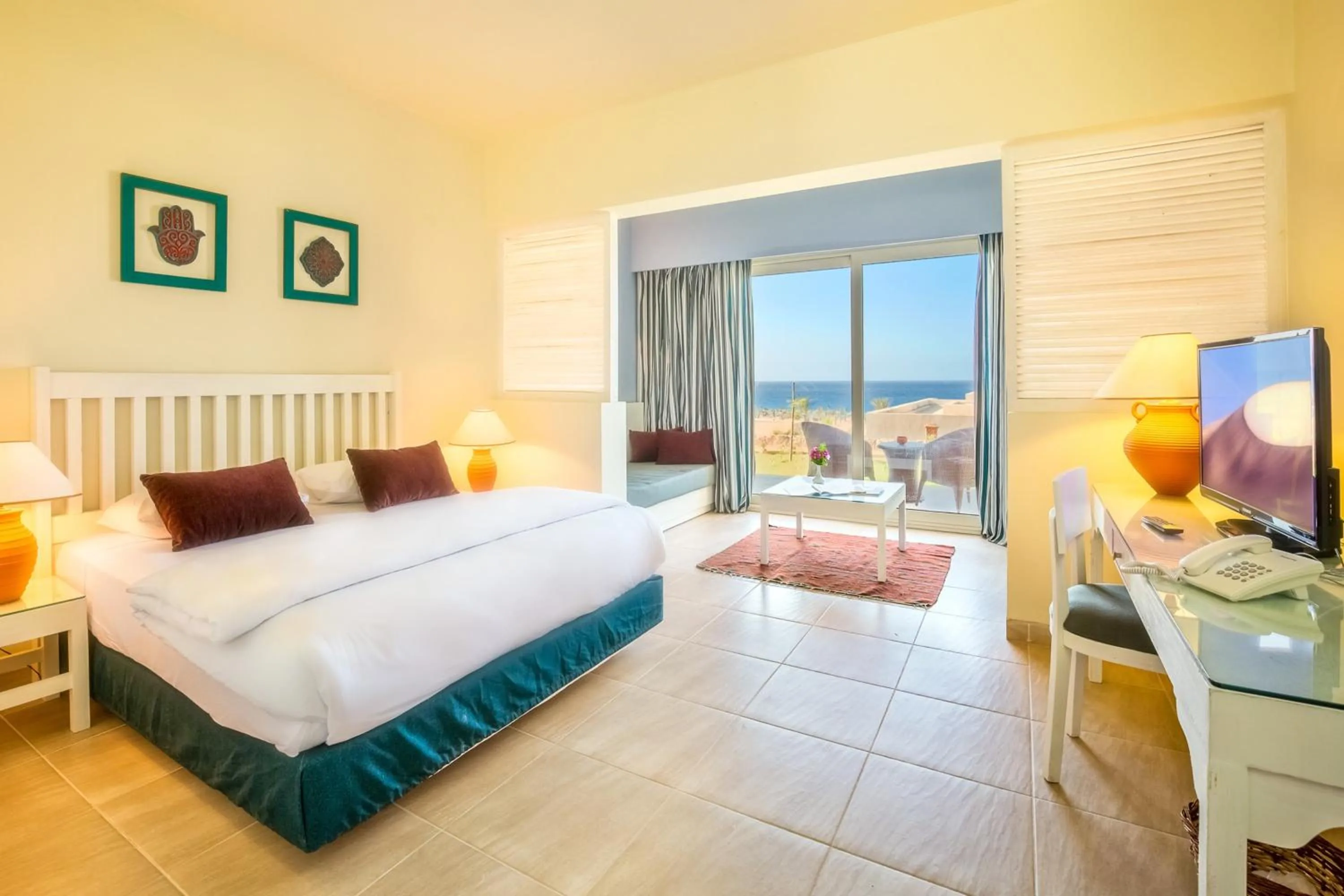 Bedroom, Bed in Caesar Bay Resort