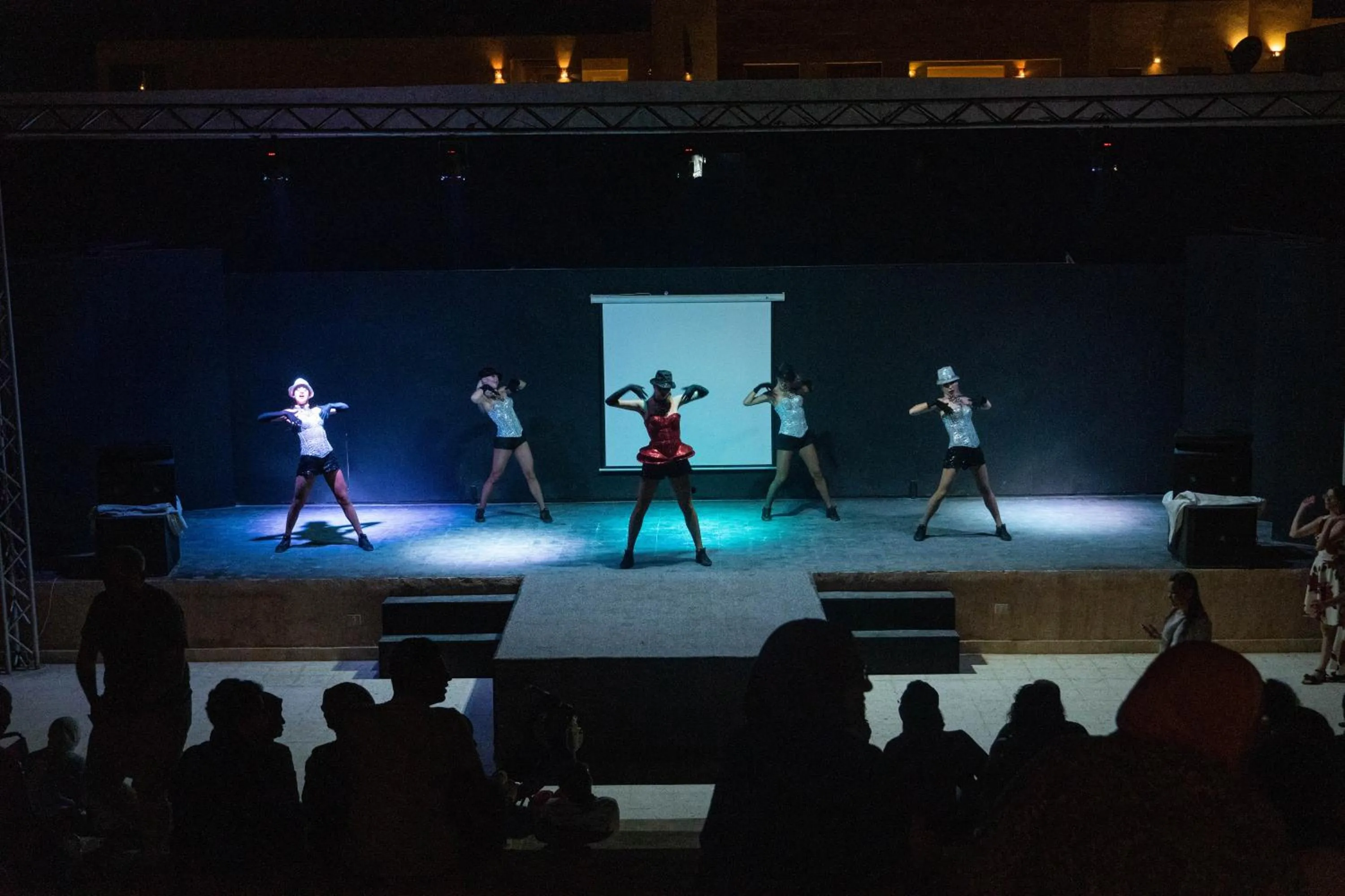 Evening entertainment in Caesar Bay Resort