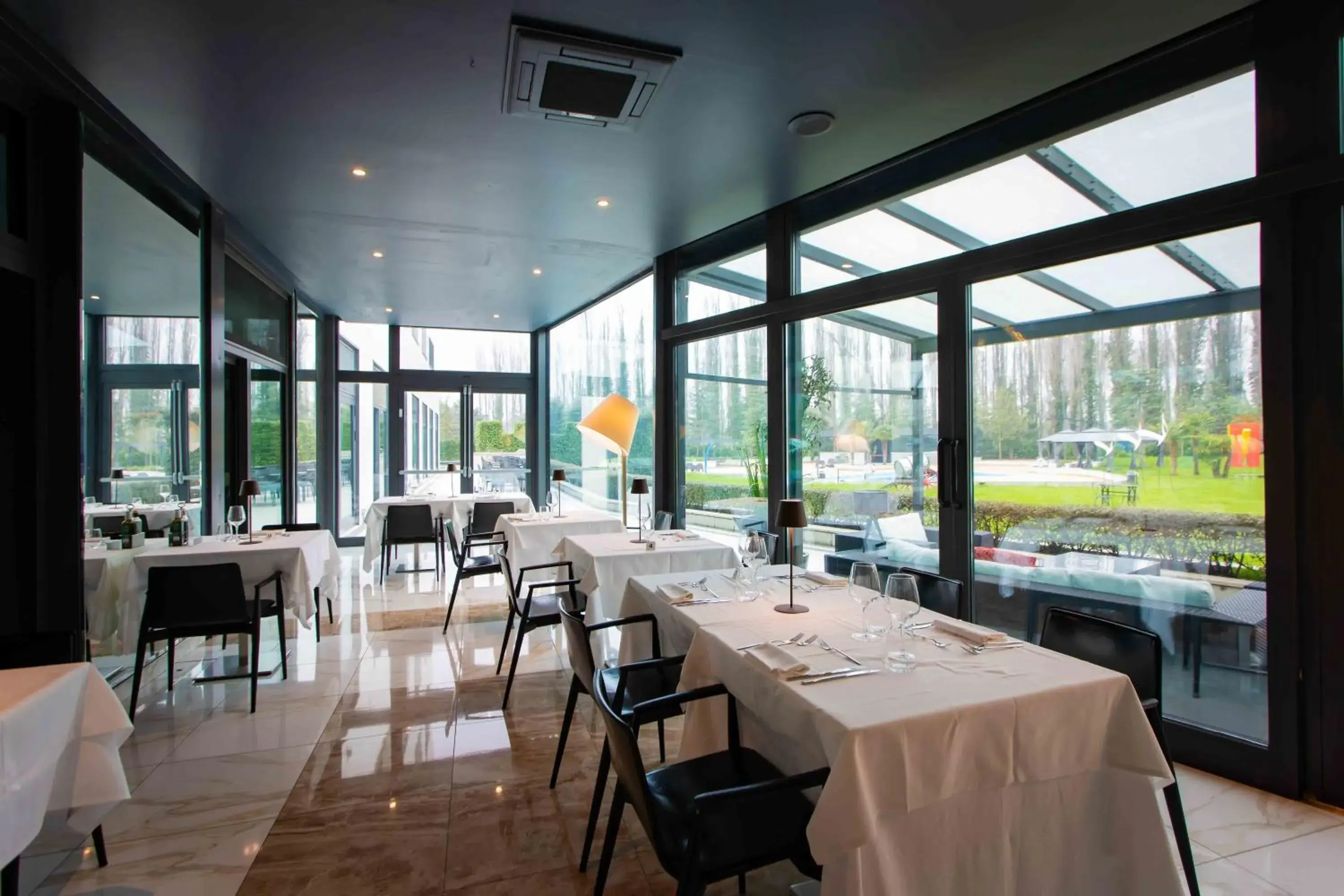 Restaurant/places to eat in ibis Styles Milano Est Settala Restaurant/places to eat in ibis Styles Milano Est Settala