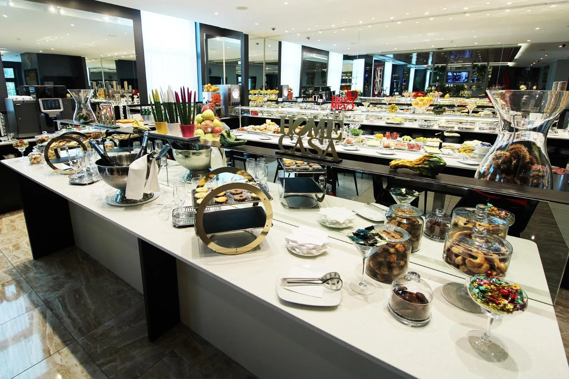 Buffet breakfast in ibis Styles Milano Est Settala