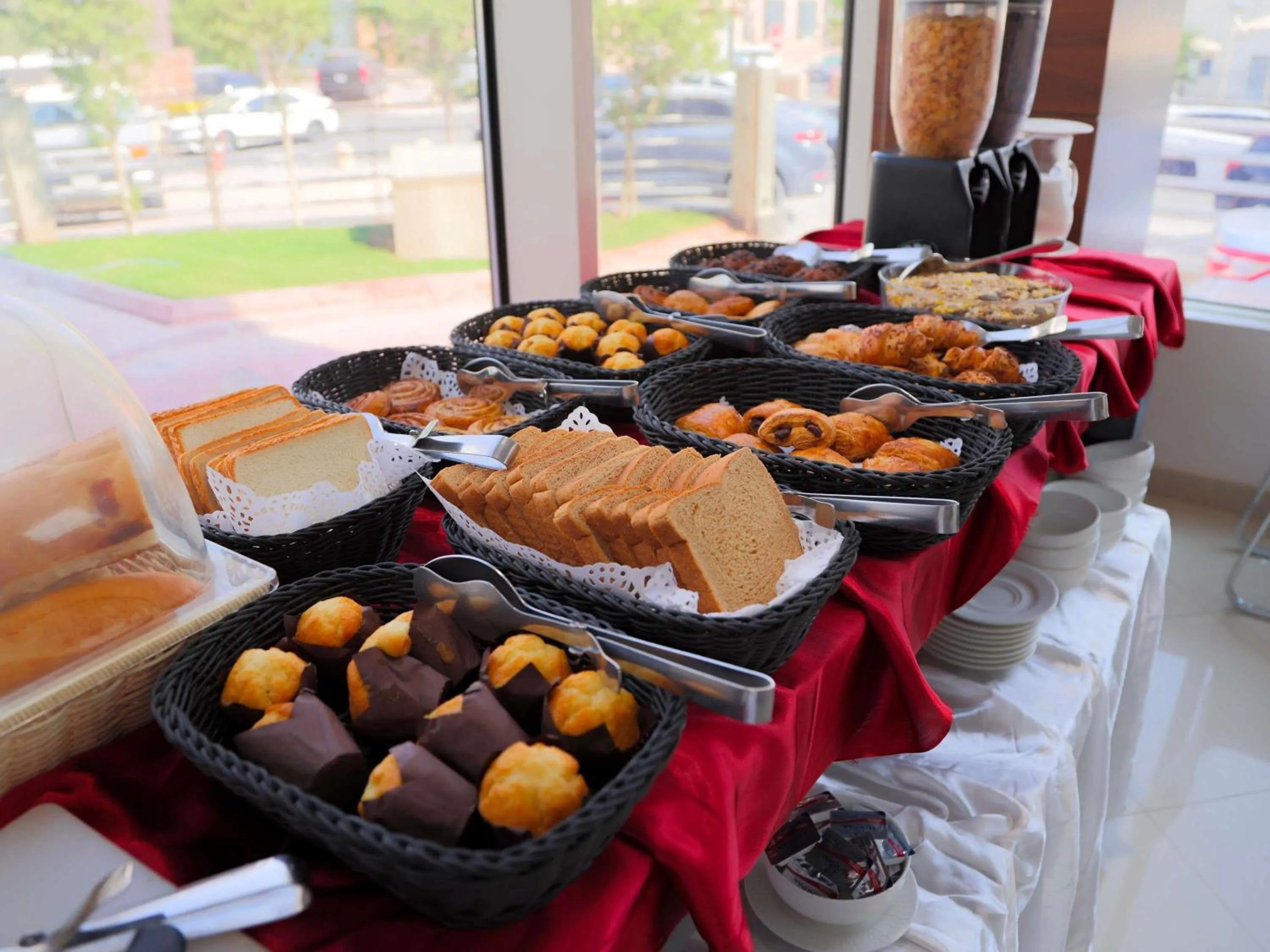 Restaurant/places to eat in Novotel Suites Riyadh Centre