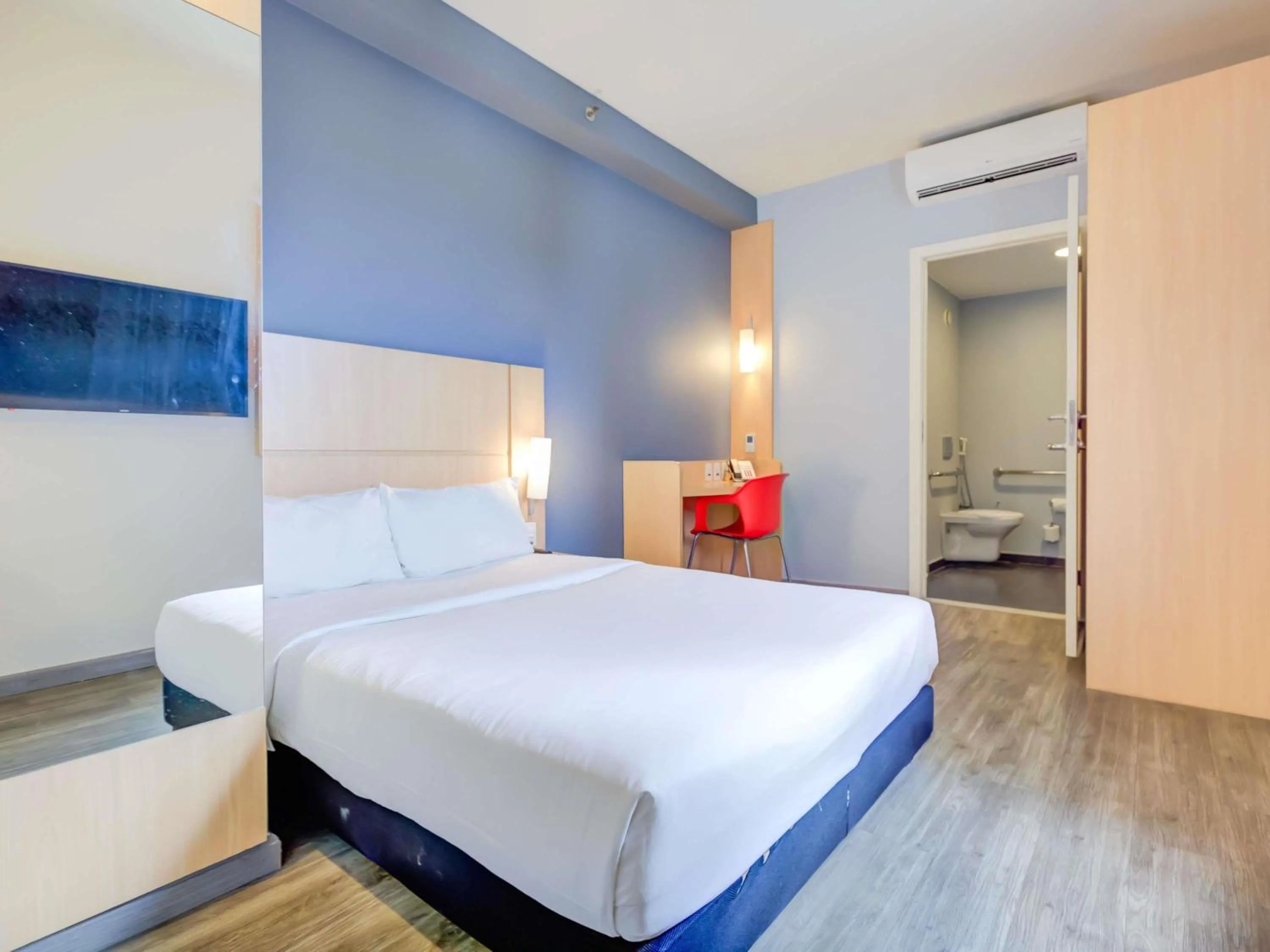 Bedroom, Bed in ibis Rio de Janeiro Nova America