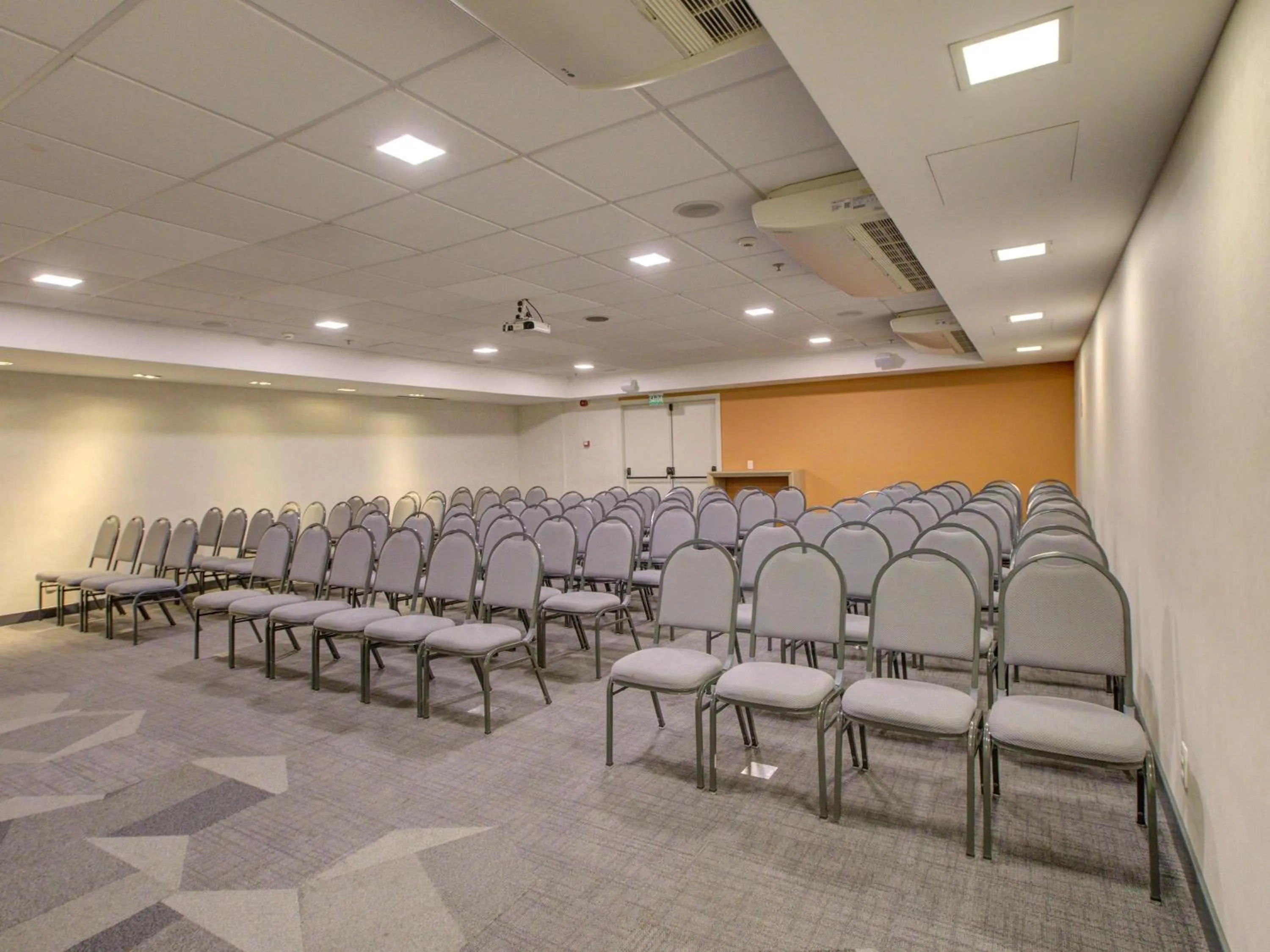 Meeting/conference room in ibis Rio de Janeiro Nova America