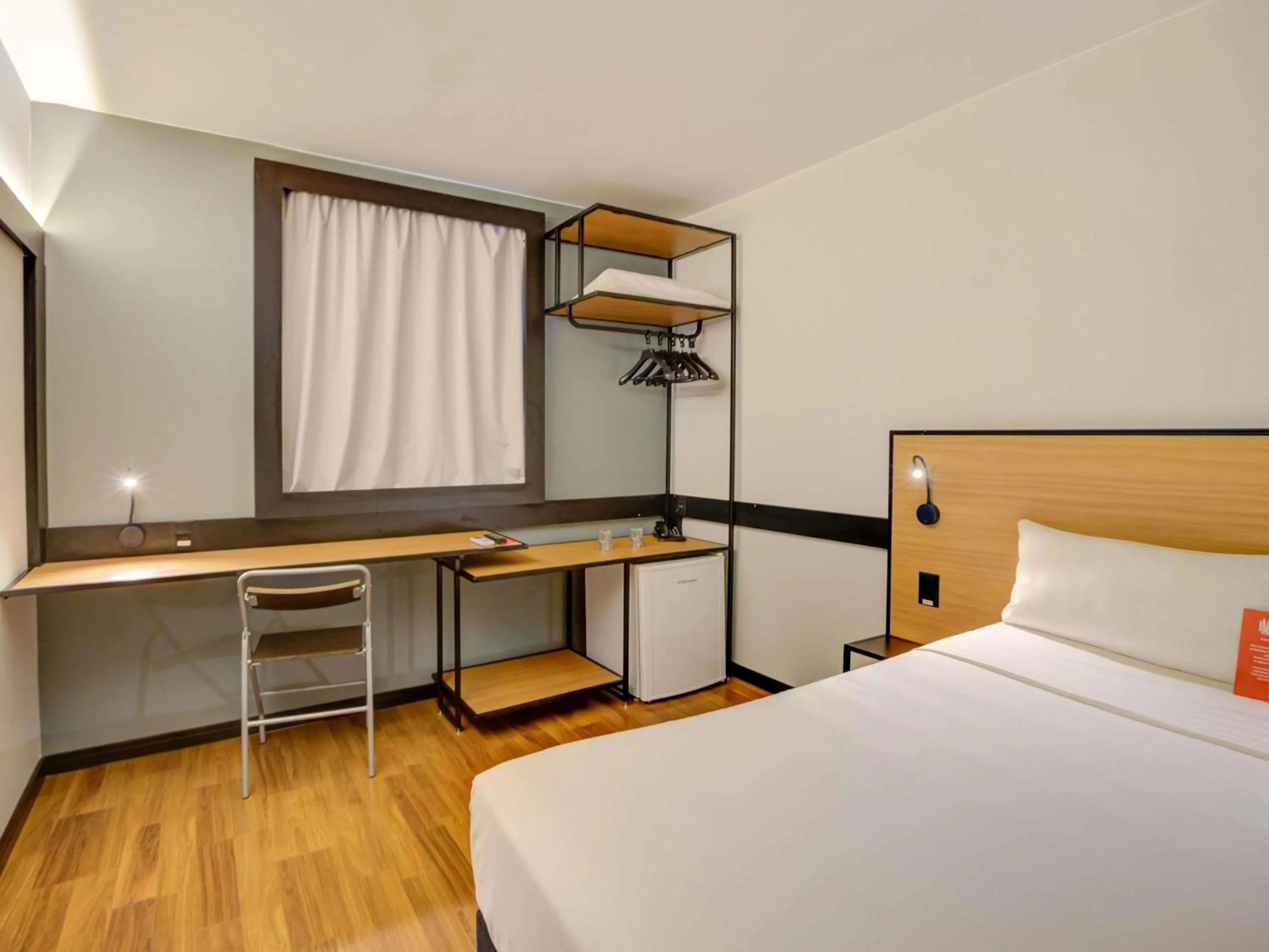 Bedroom, Bed in ibis Rio de Janeiro Nova America