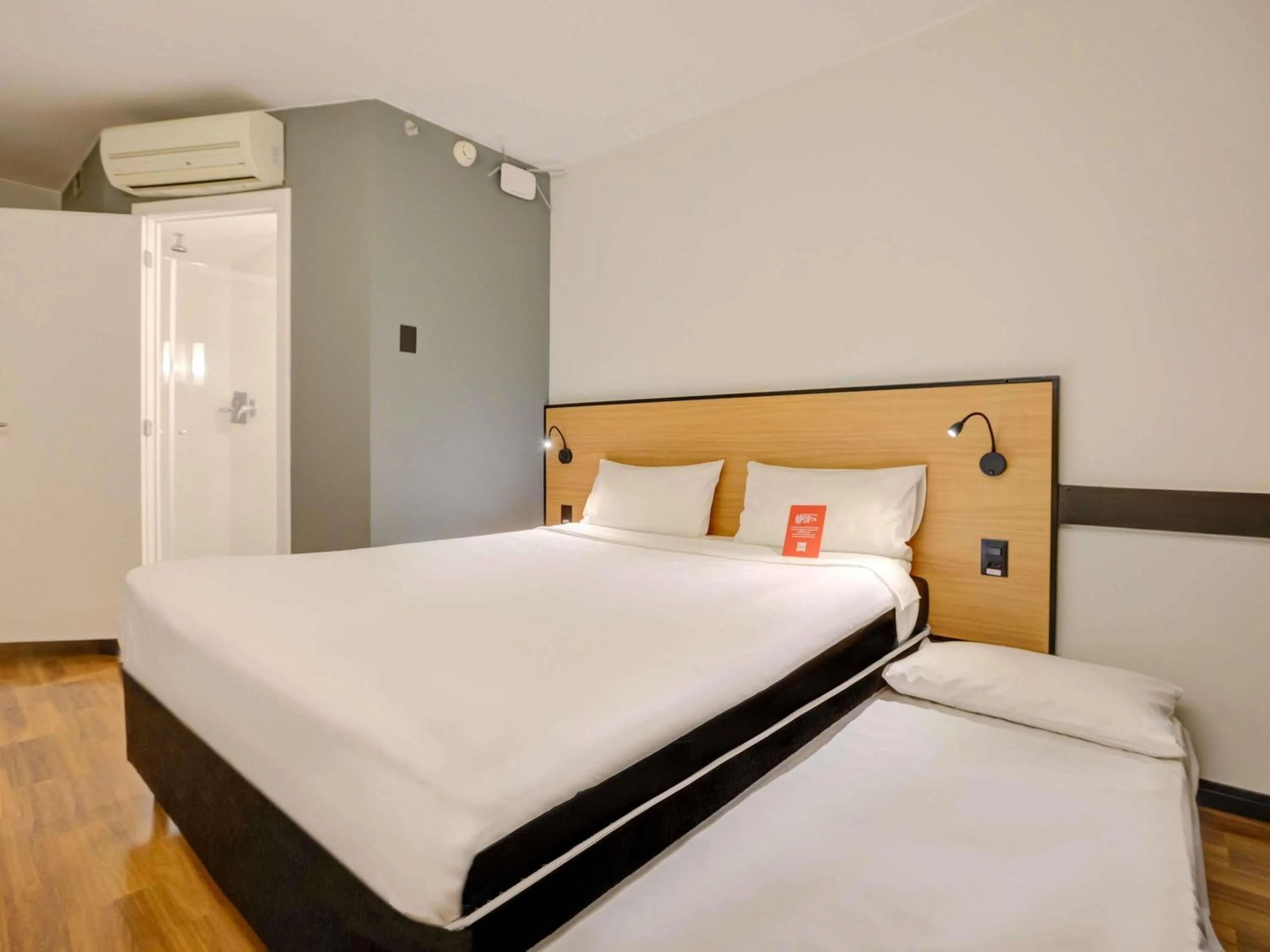 Bedroom, Bed in ibis Rio de Janeiro Nova America