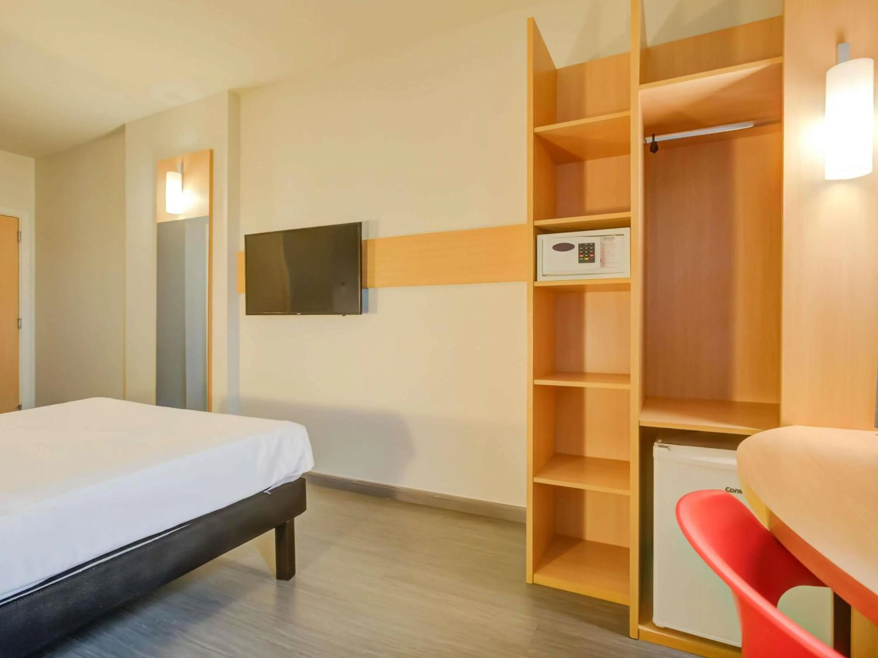 Bedroom, Bed in ibis Rio de Janeiro Nova America