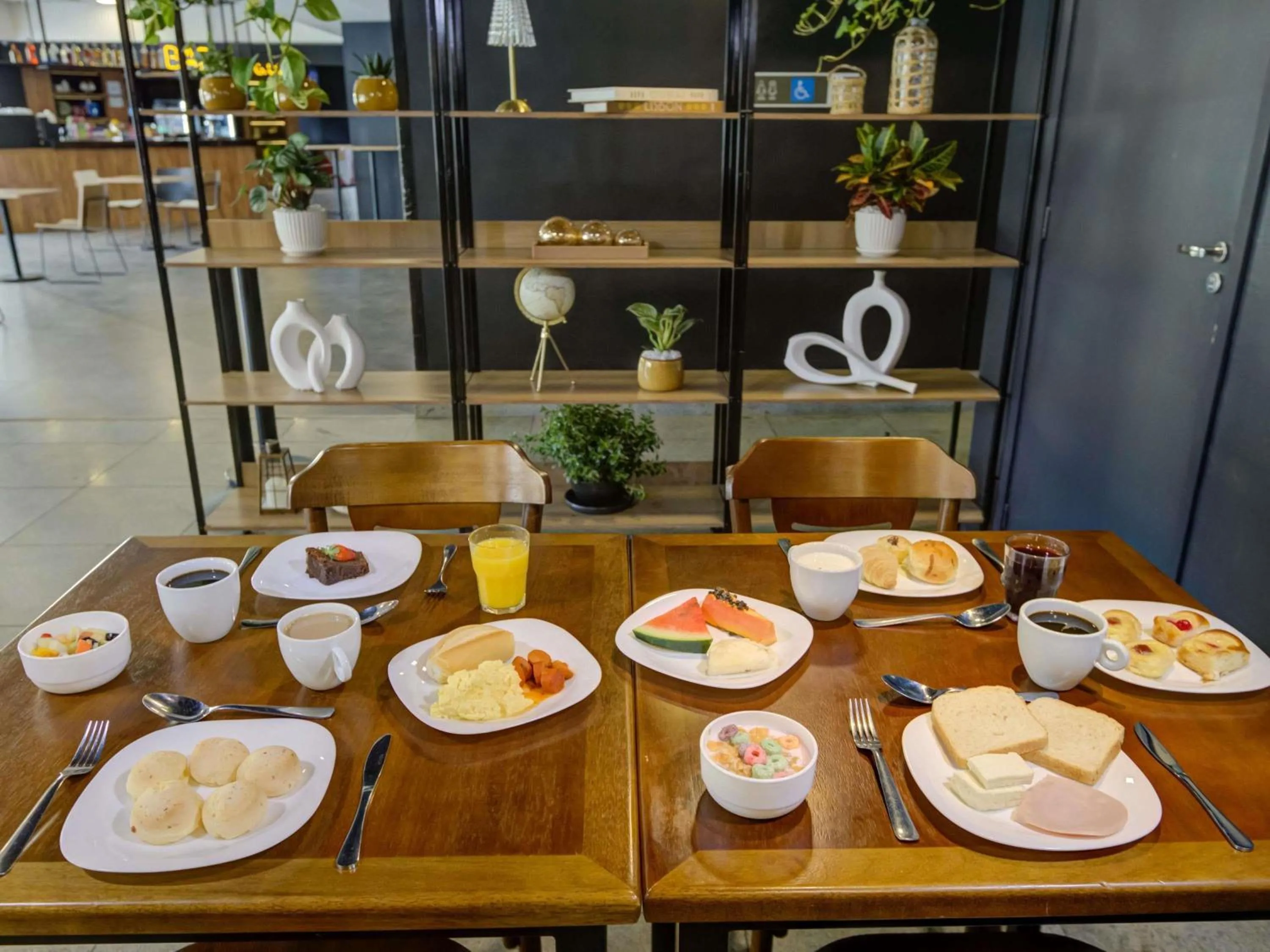 Breakfast in ibis Rio de Janeiro Nova America