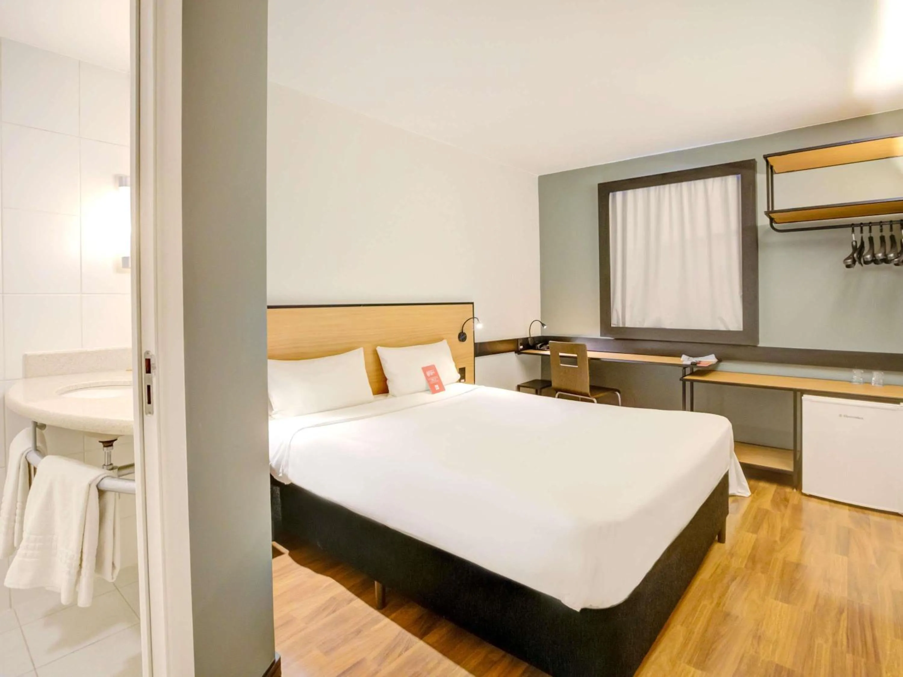 Bedroom, Bed in ibis Rio de Janeiro Nova America