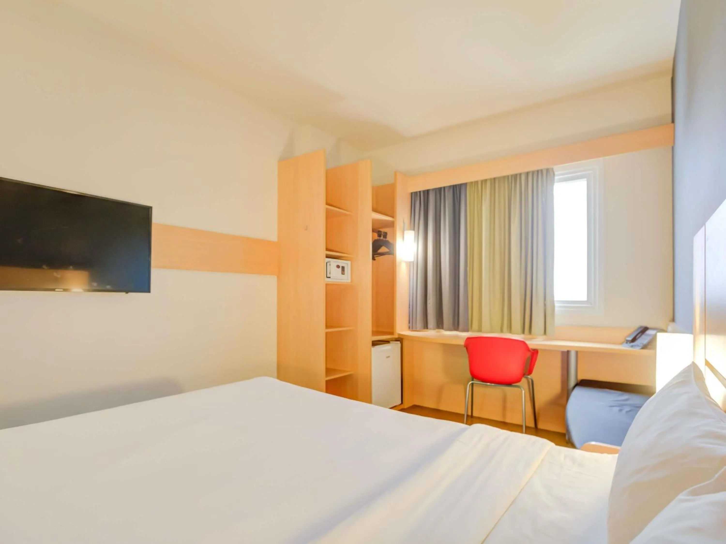 Bedroom, Bed in ibis Rio de Janeiro Nova America