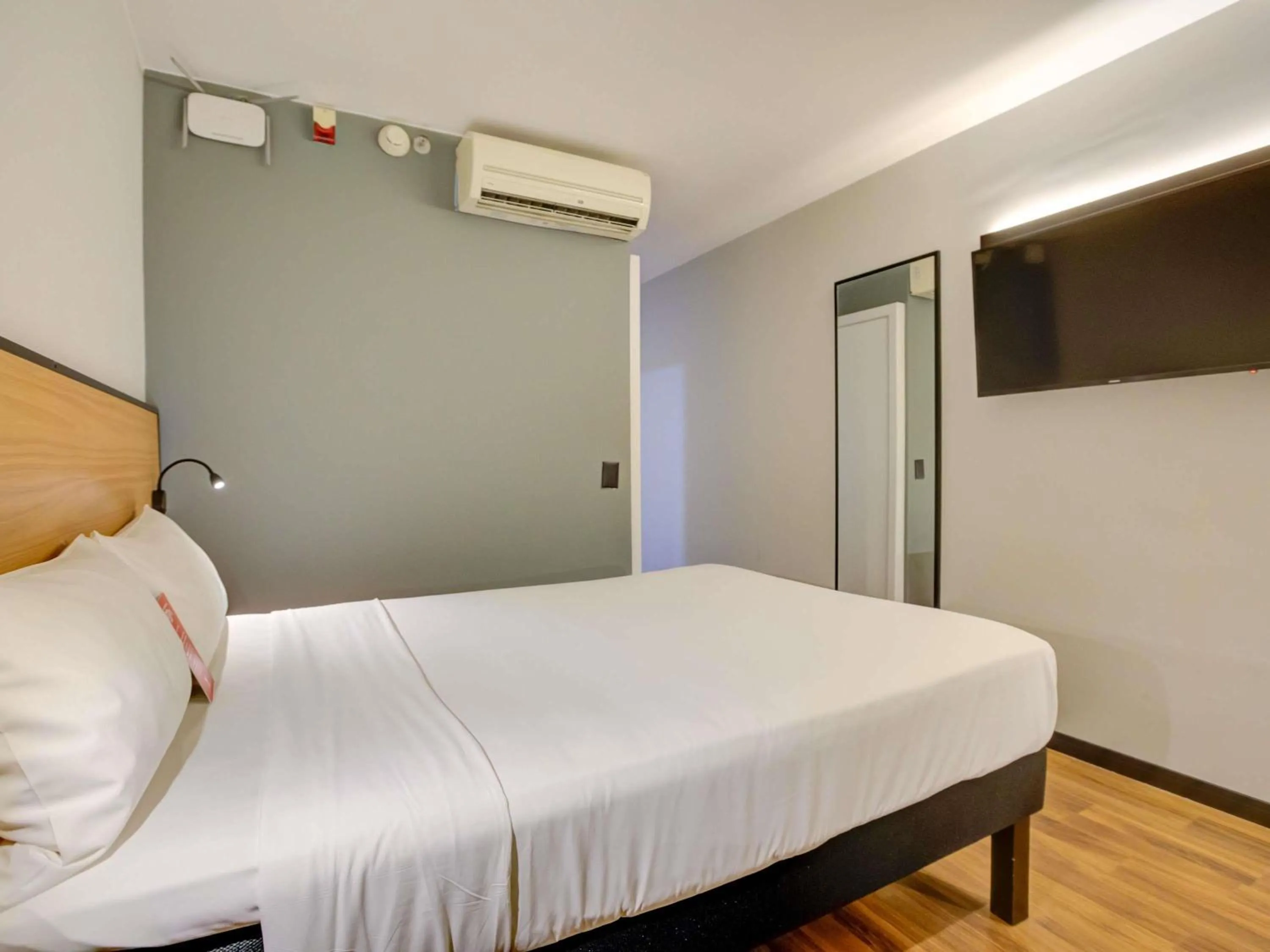 Bedroom, Bed in ibis Rio de Janeiro Nova America