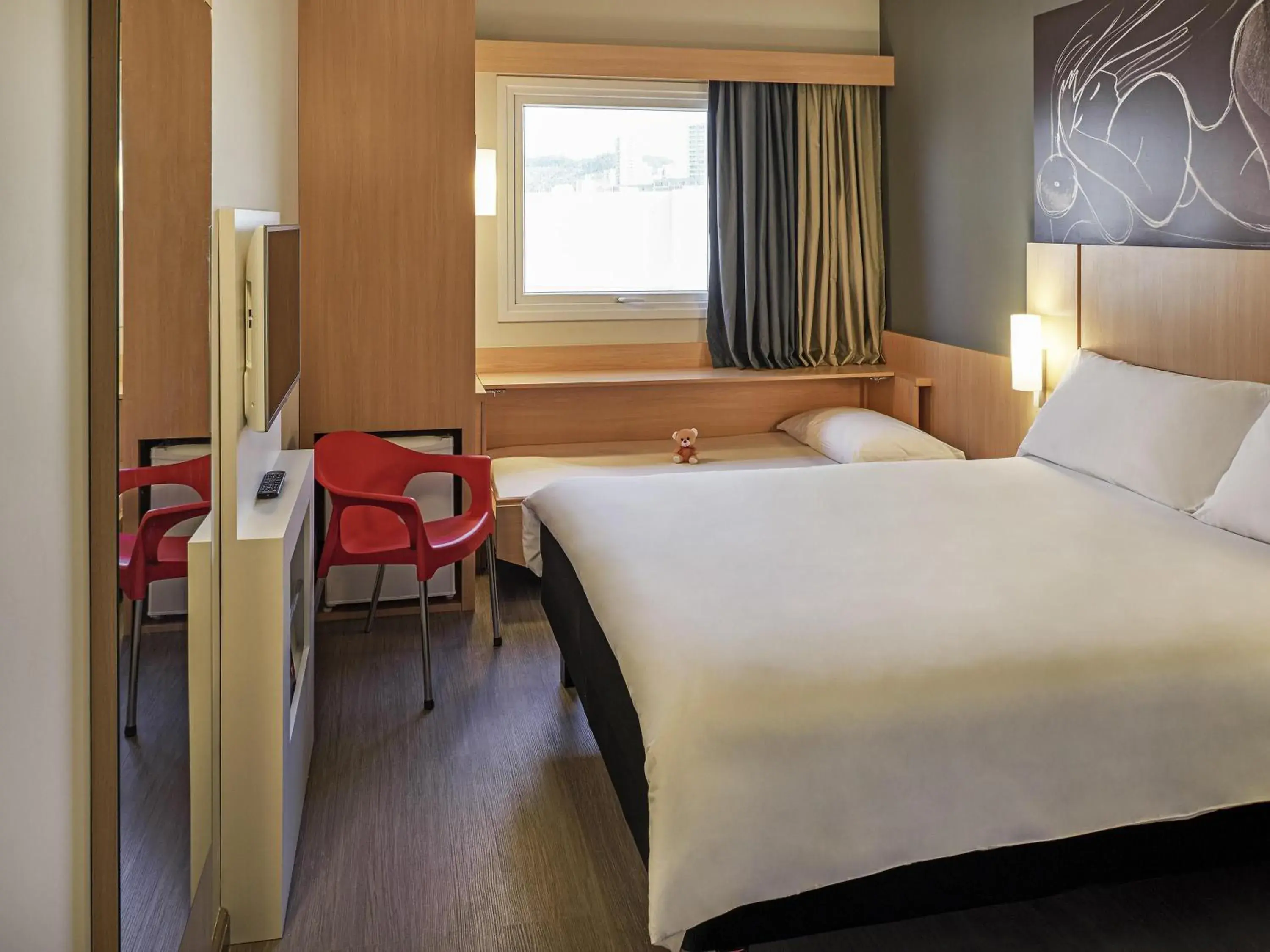 Bedroom, Bed in ibis Mogi das Cruzes Shopping Bedroom, Bed in ibis Mogi das Cruzes Shopping