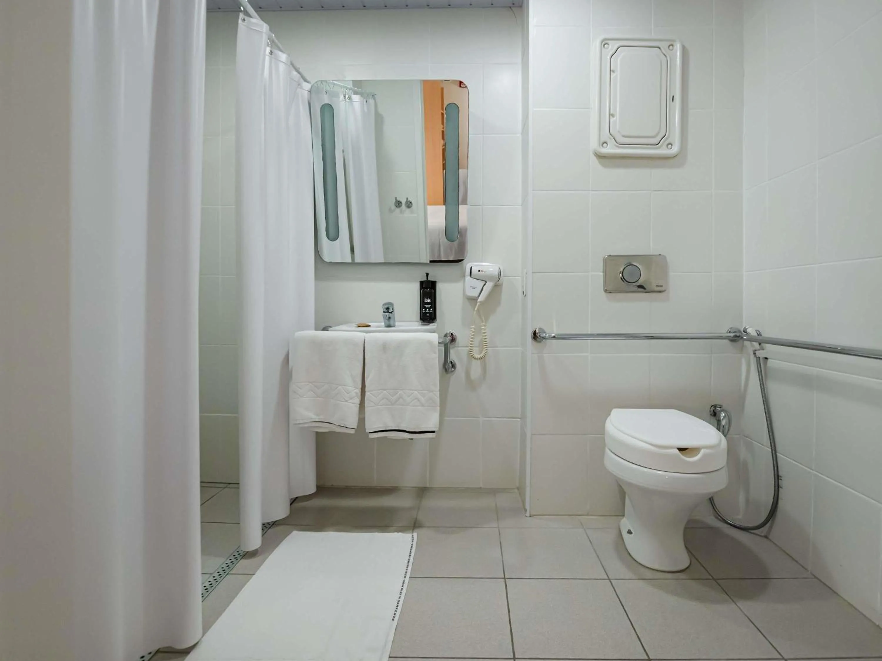 Bedroom in ibis Mogi das Cruzes Shopping