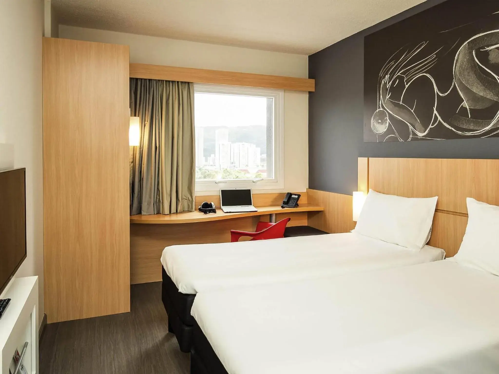 Bedroom, Bed in ibis Mogi das Cruzes Shopping Bedroom, Bed in ibis Mogi das Cruzes Shopping