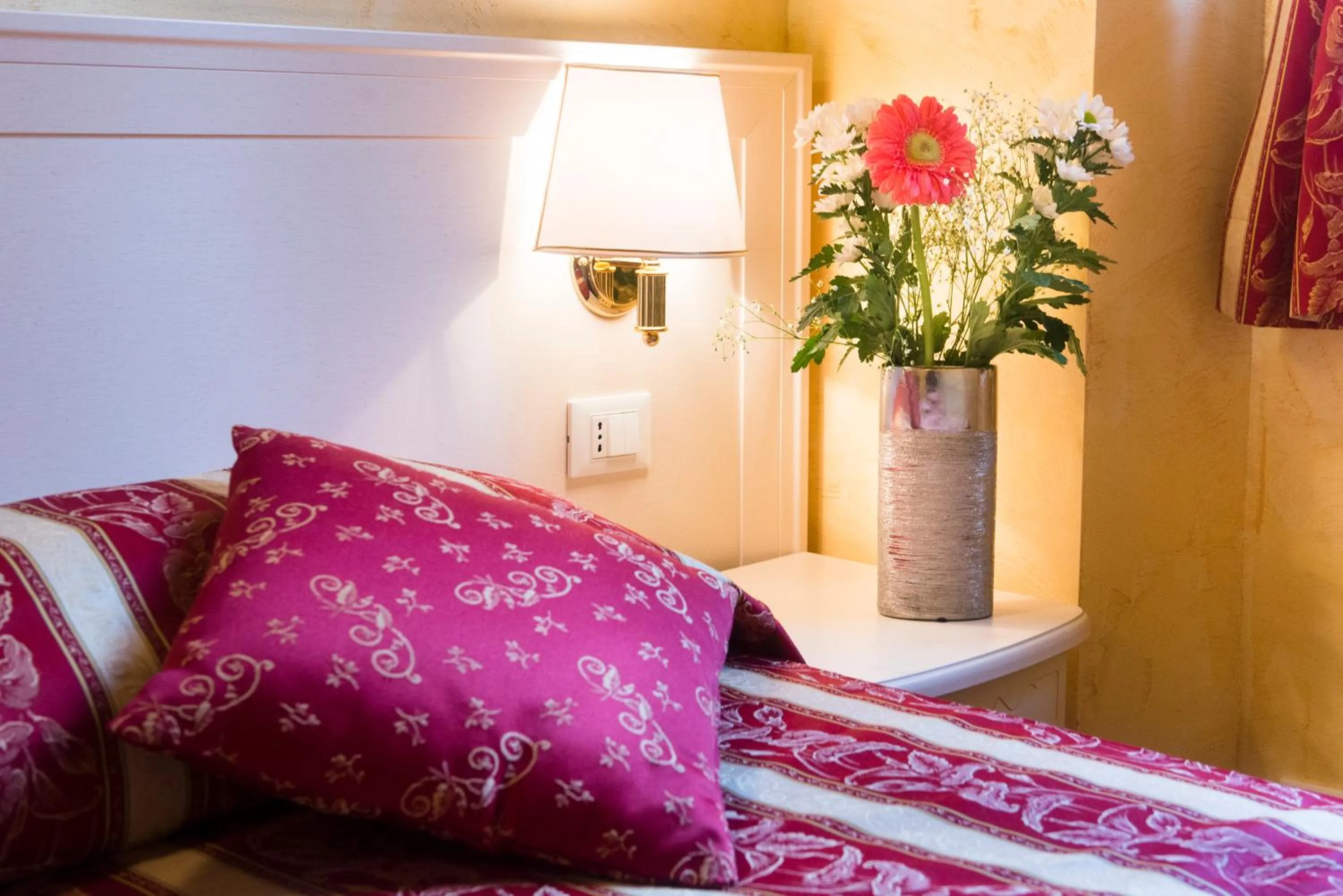 Bedroom, Bed in Domus Trevi