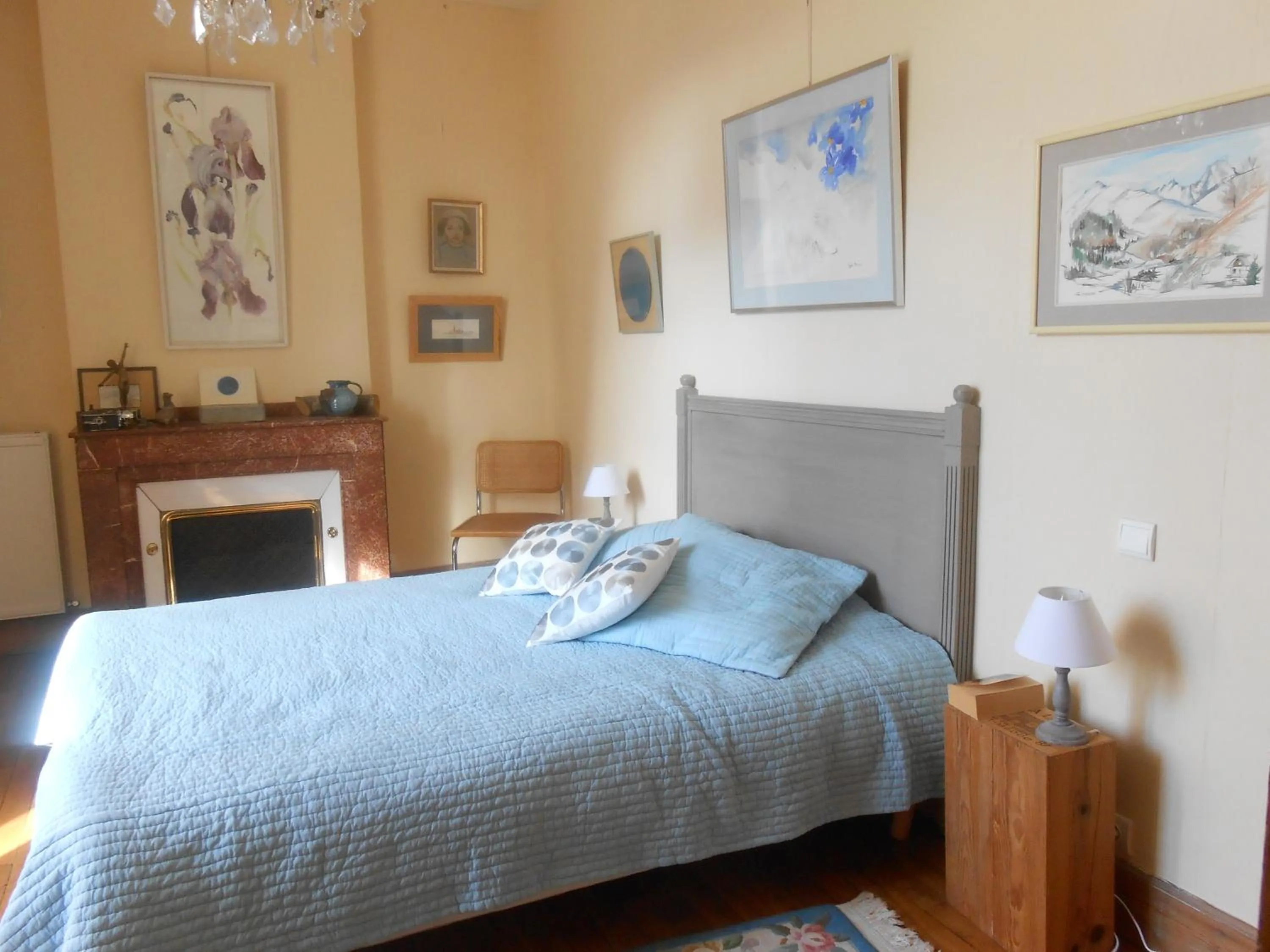 Photo of the whole room, Bed in Chambres Rue De Lorry