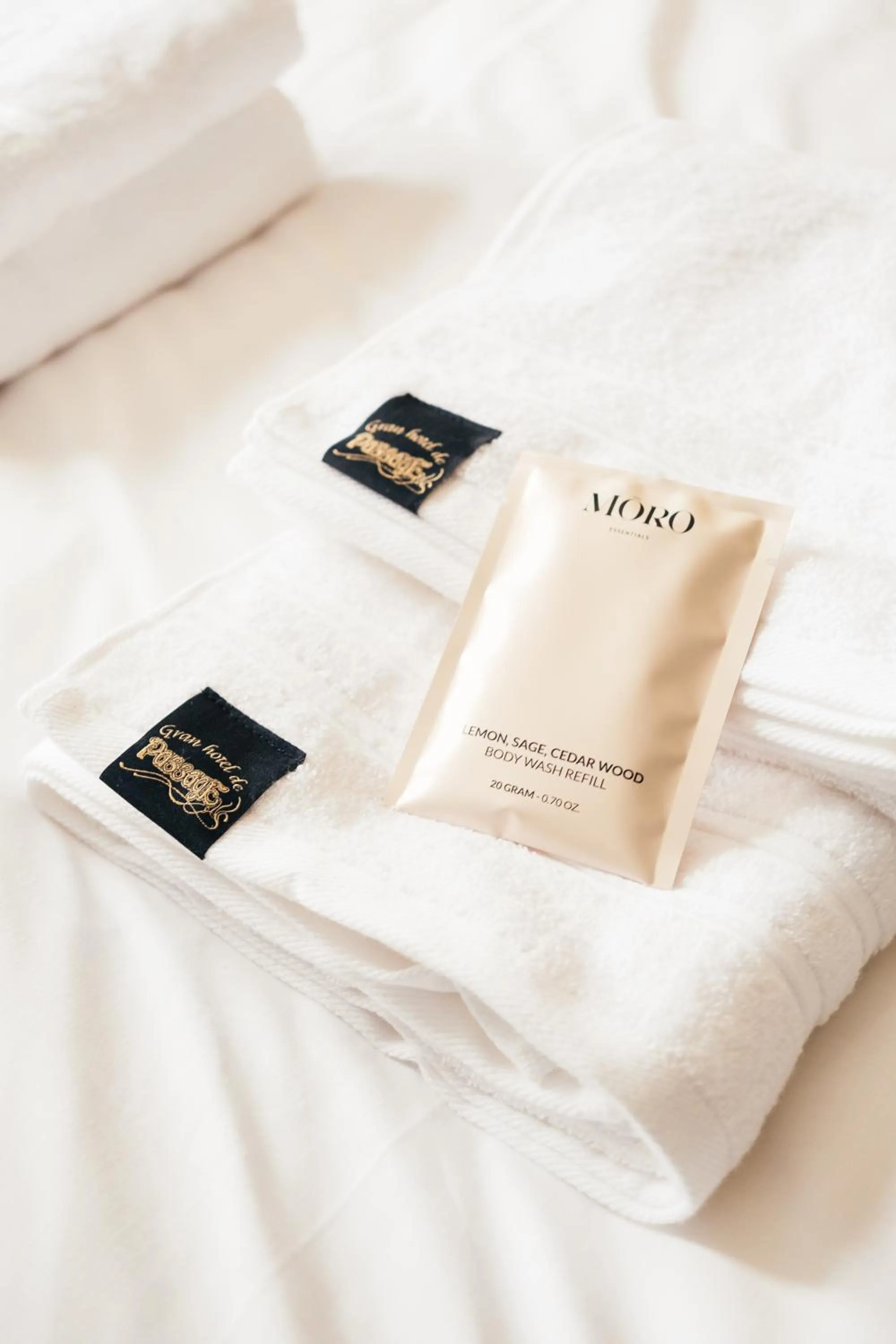 Bathroom, Bed in Gran Hotel De Passage