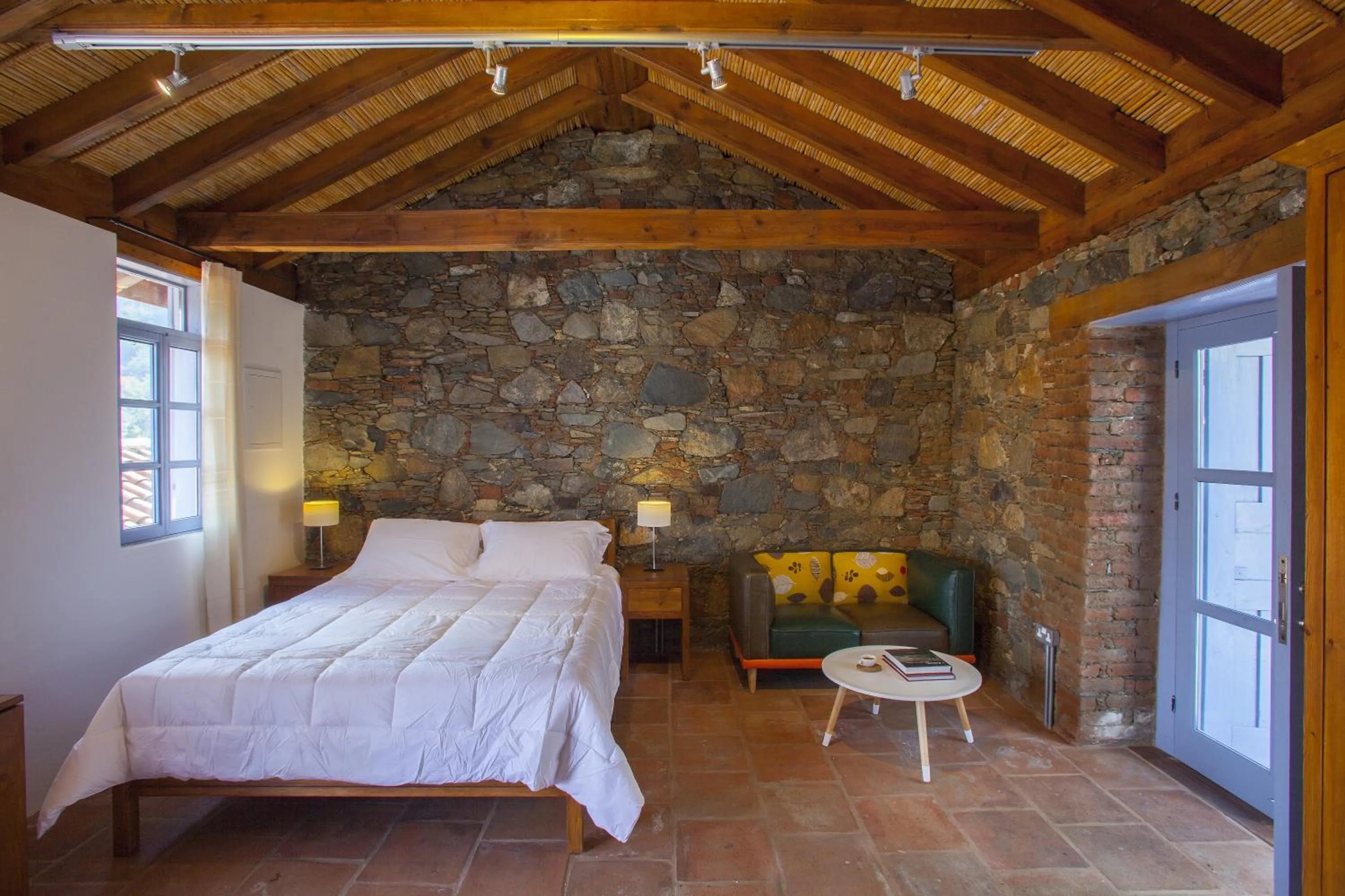 Photo of the whole room, Bed in Lyhnos