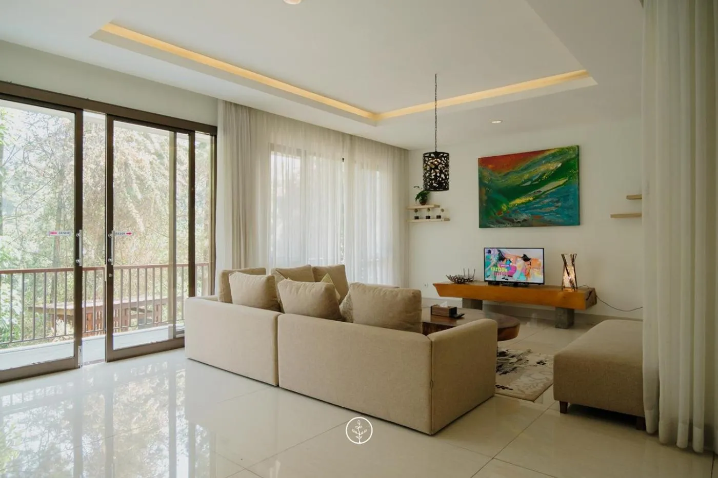 Communal lounge/ TV room in Hikari Hill View Villa 7 bedrooms with a private swimming pool