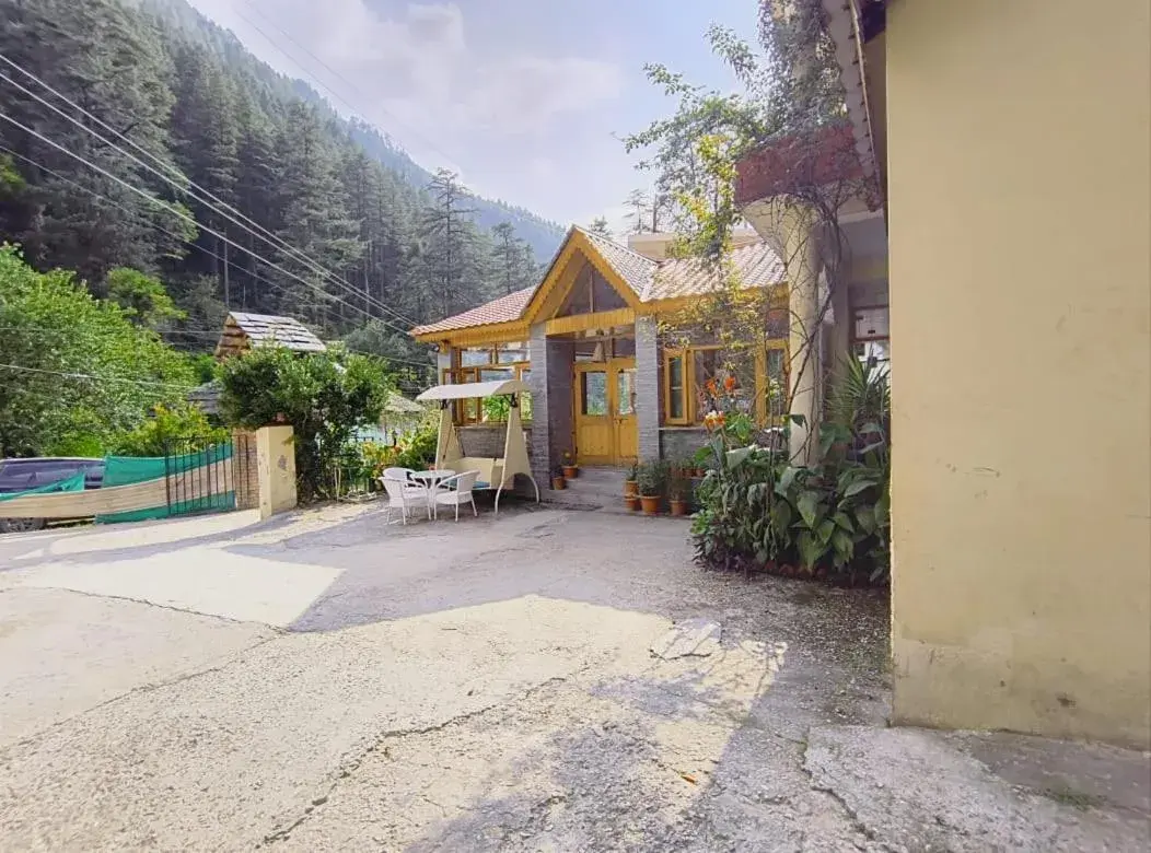 Property building in Hotel Purnima - A Riverside Hotel in Kasol Property building in Hotel Purnima - A Riverside Hotel in Kasol