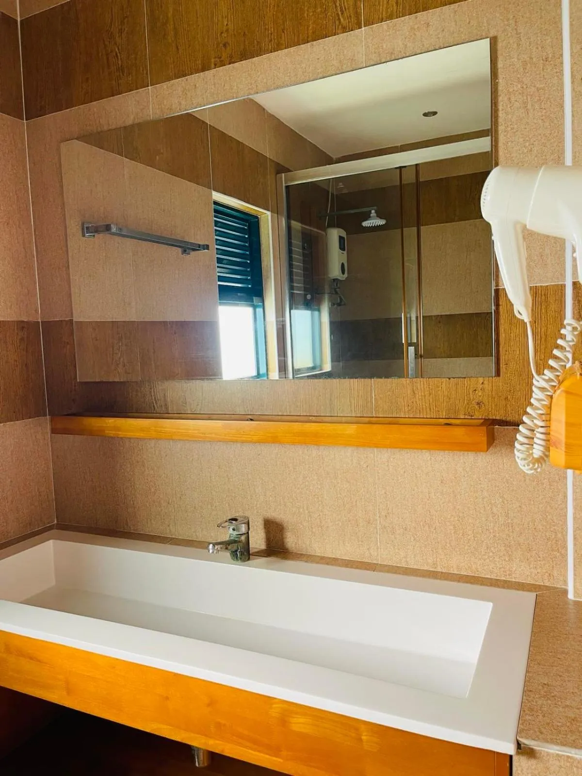 Bathroom in Long Beach Laamu Hotel