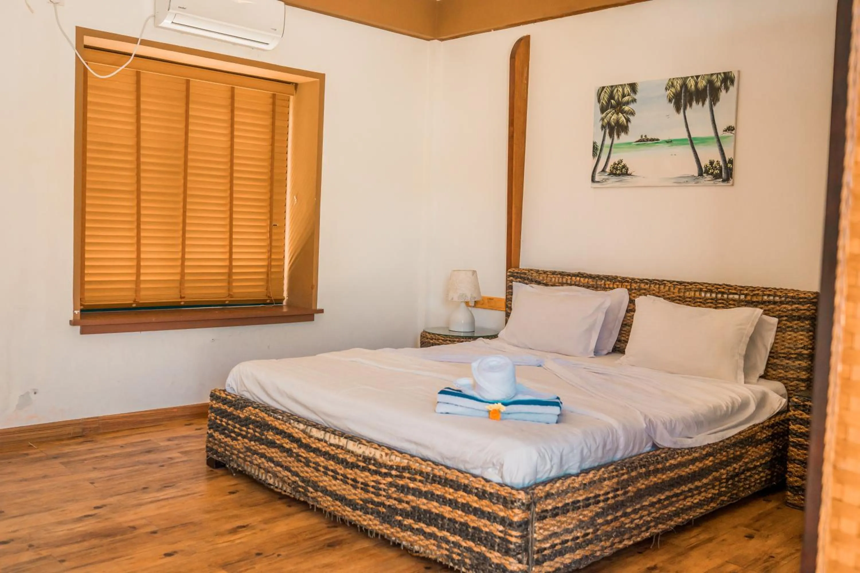 Long Beach Laamu Hotel