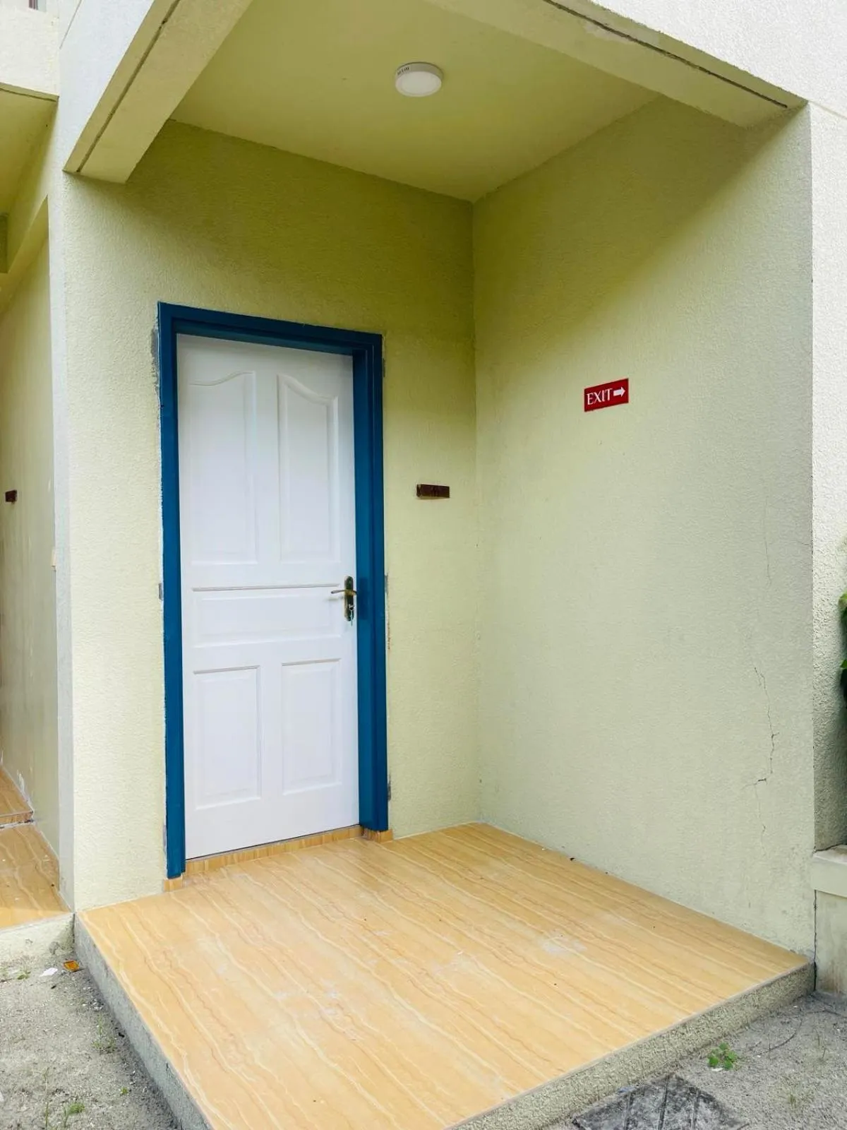 Property building in Long Beach Laamu Hotel