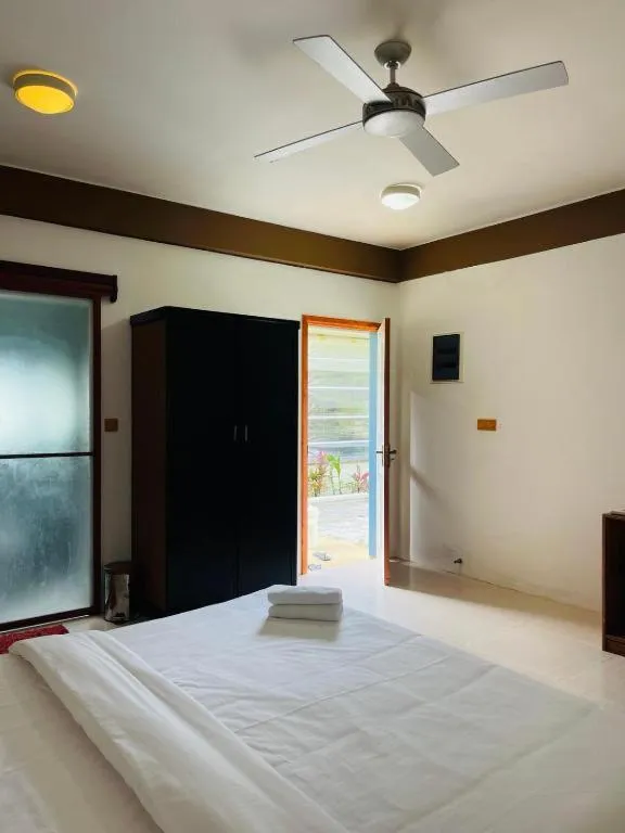 Long Beach Laamu Hotel