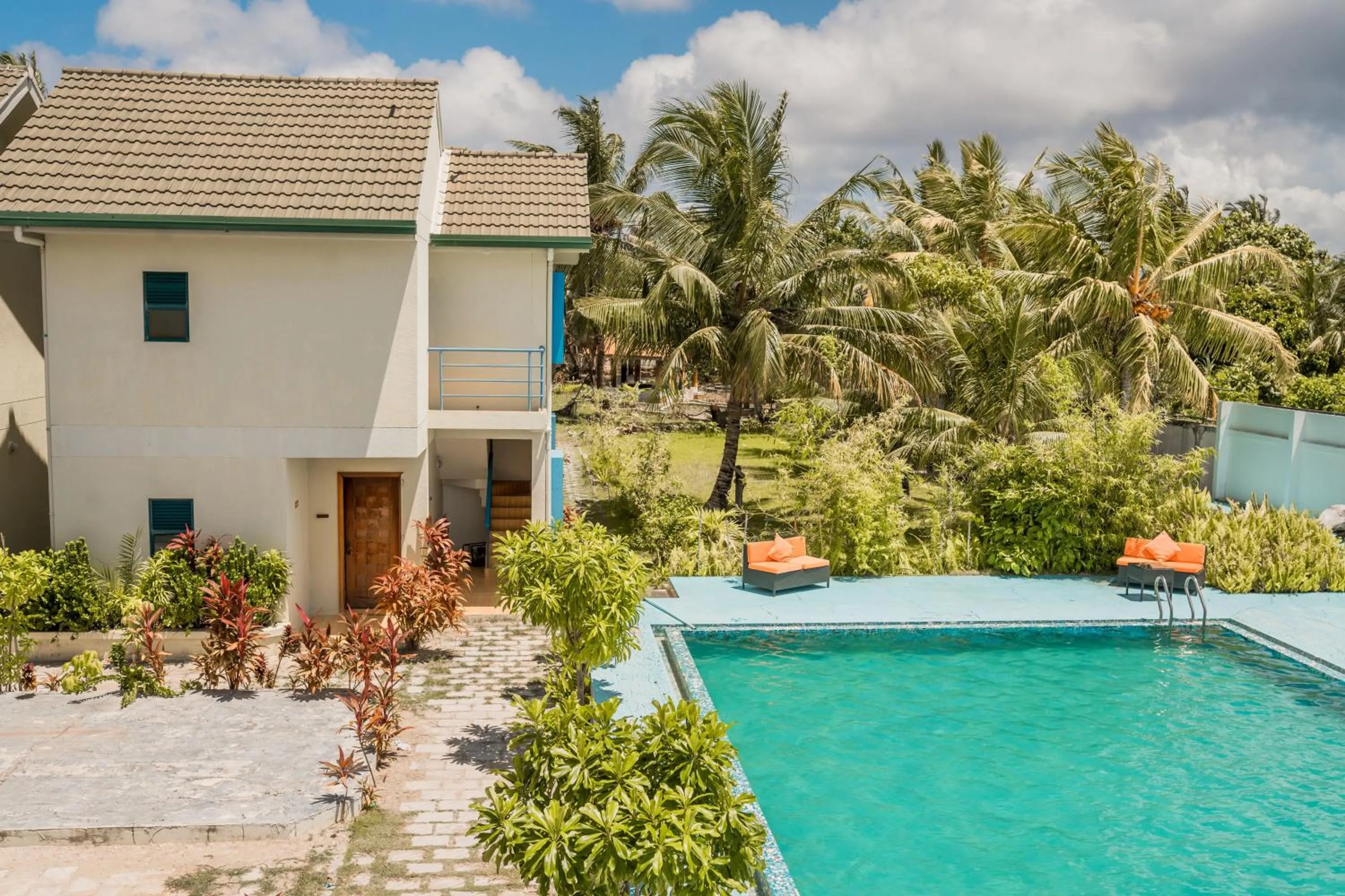 Property building in Long Beach Laamu Hotel