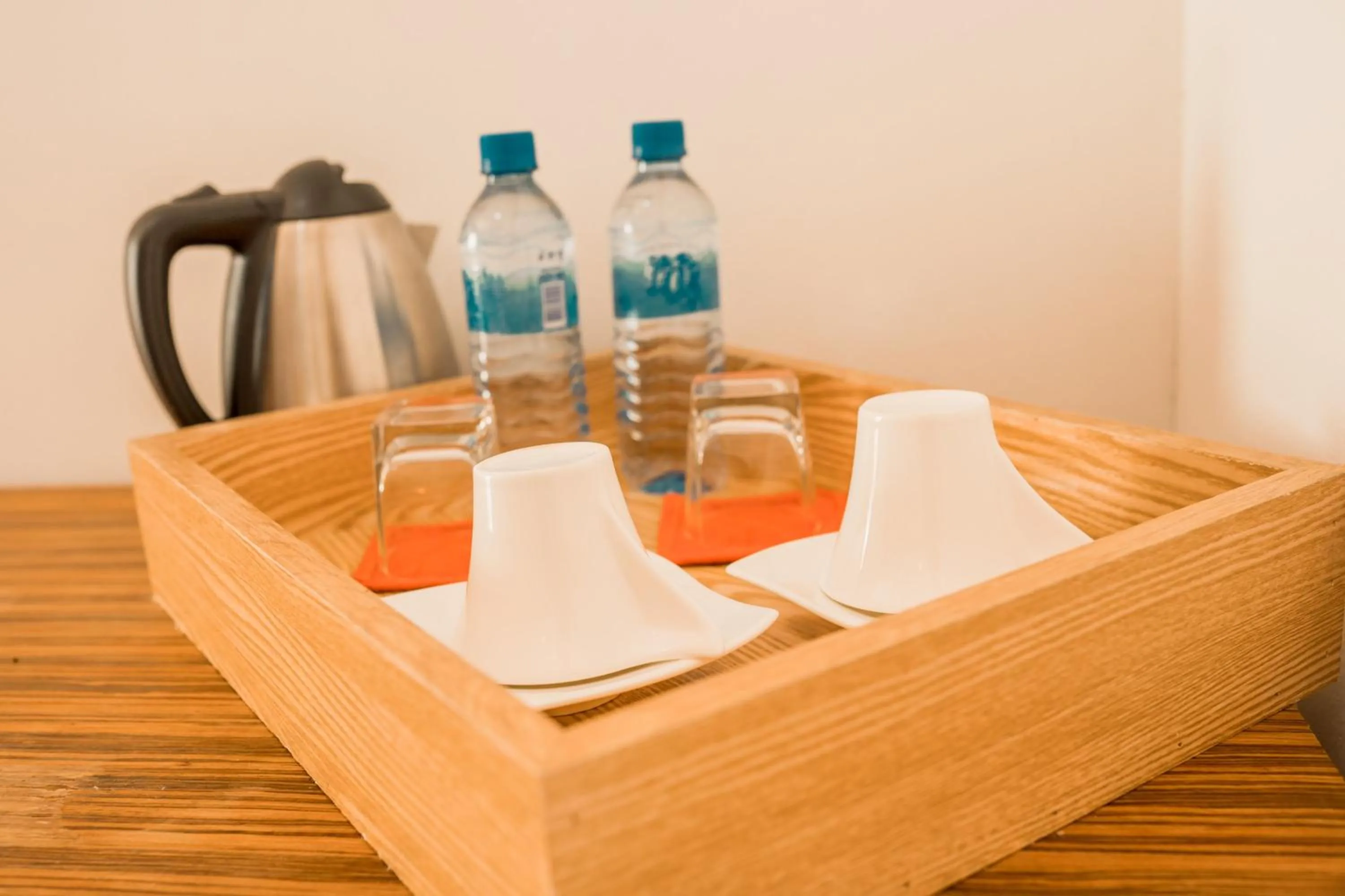 Coffee/tea facilities in Long Beach Laamu Hotel