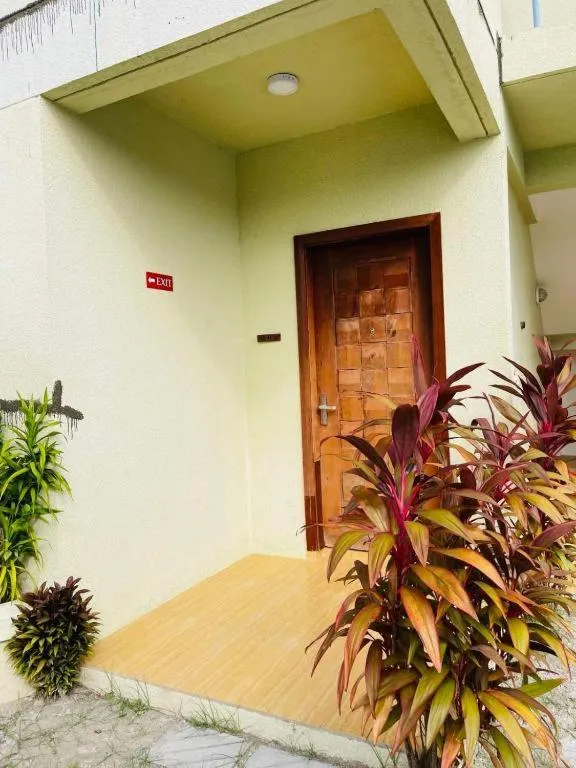 Long Beach Laamu Hotel