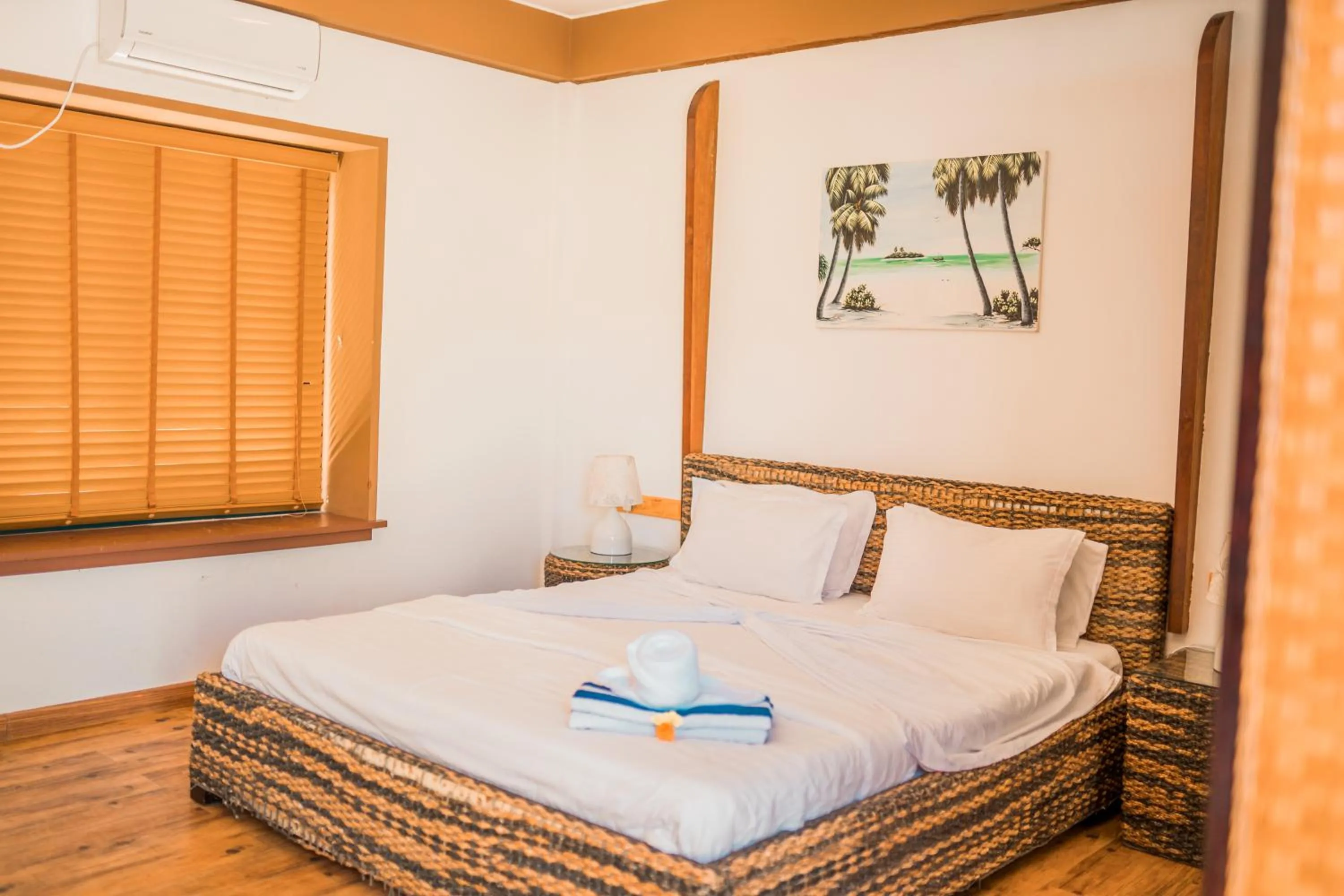 Long Beach Laamu Hotel