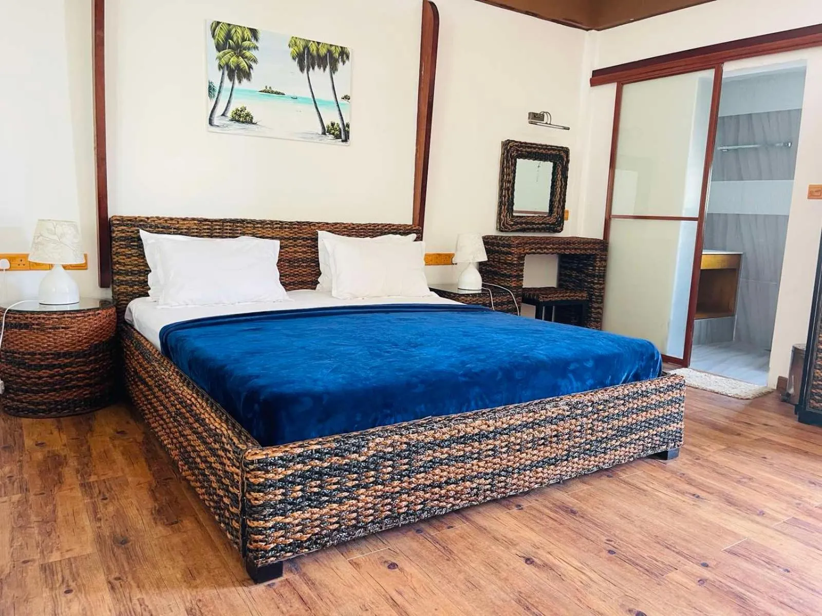 Bedroom in Long Beach Laamu Hotel