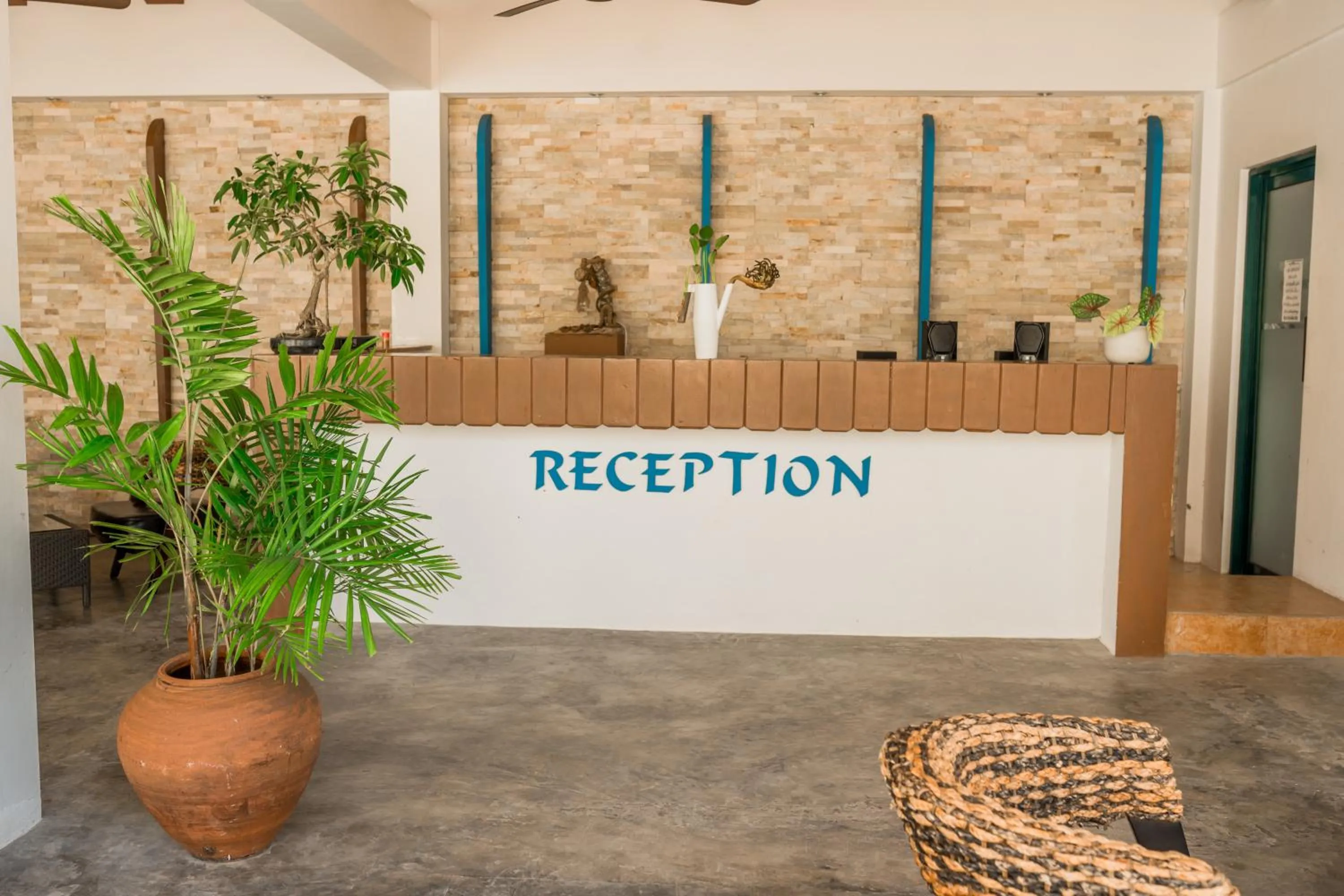 Long Beach Laamu Hotel