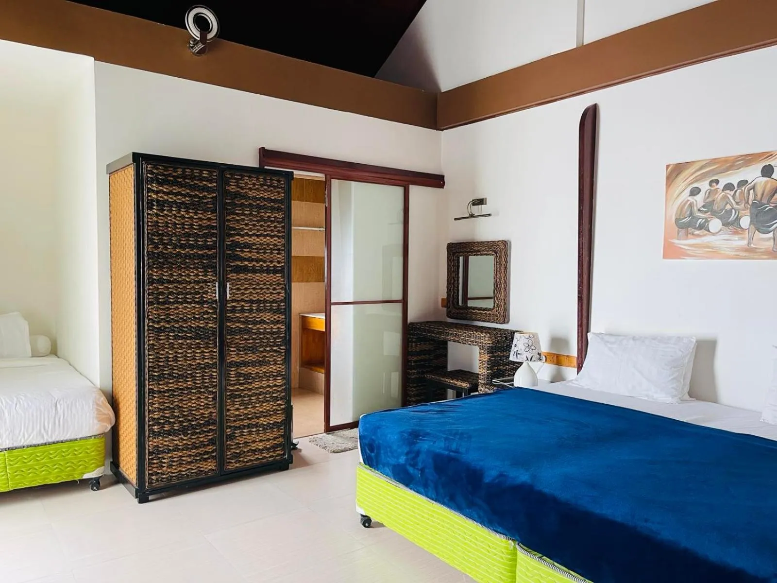 Bedroom in Long Beach Laamu Hotel