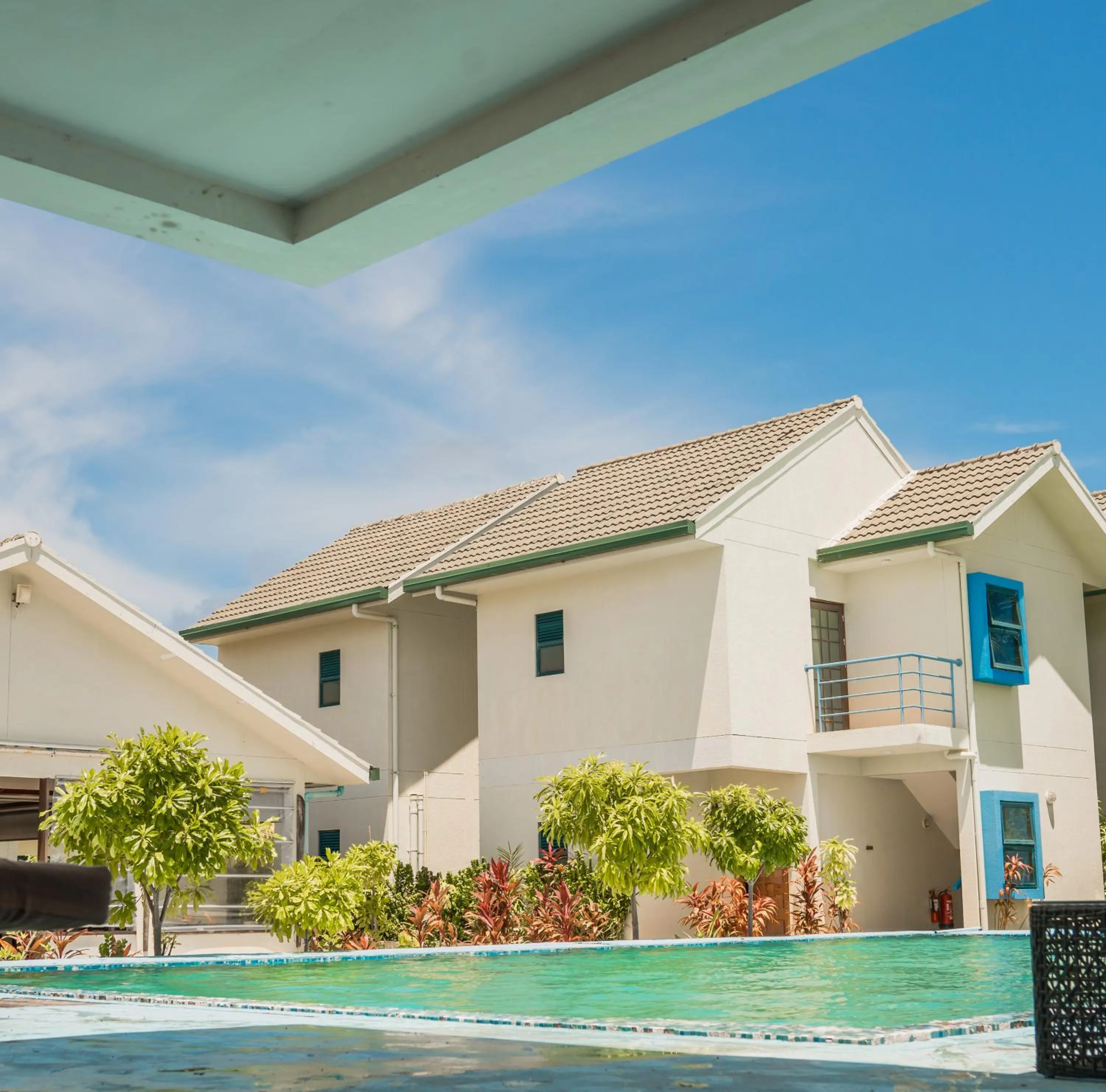 Property building in Long Beach Laamu Hotel