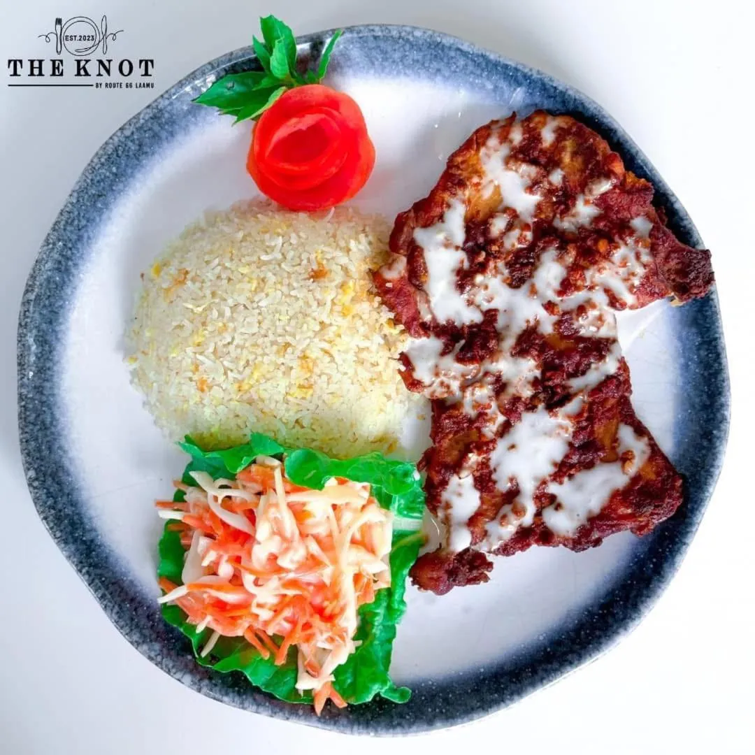 Restaurant/places to eat in Long Beach Laamu Hotel